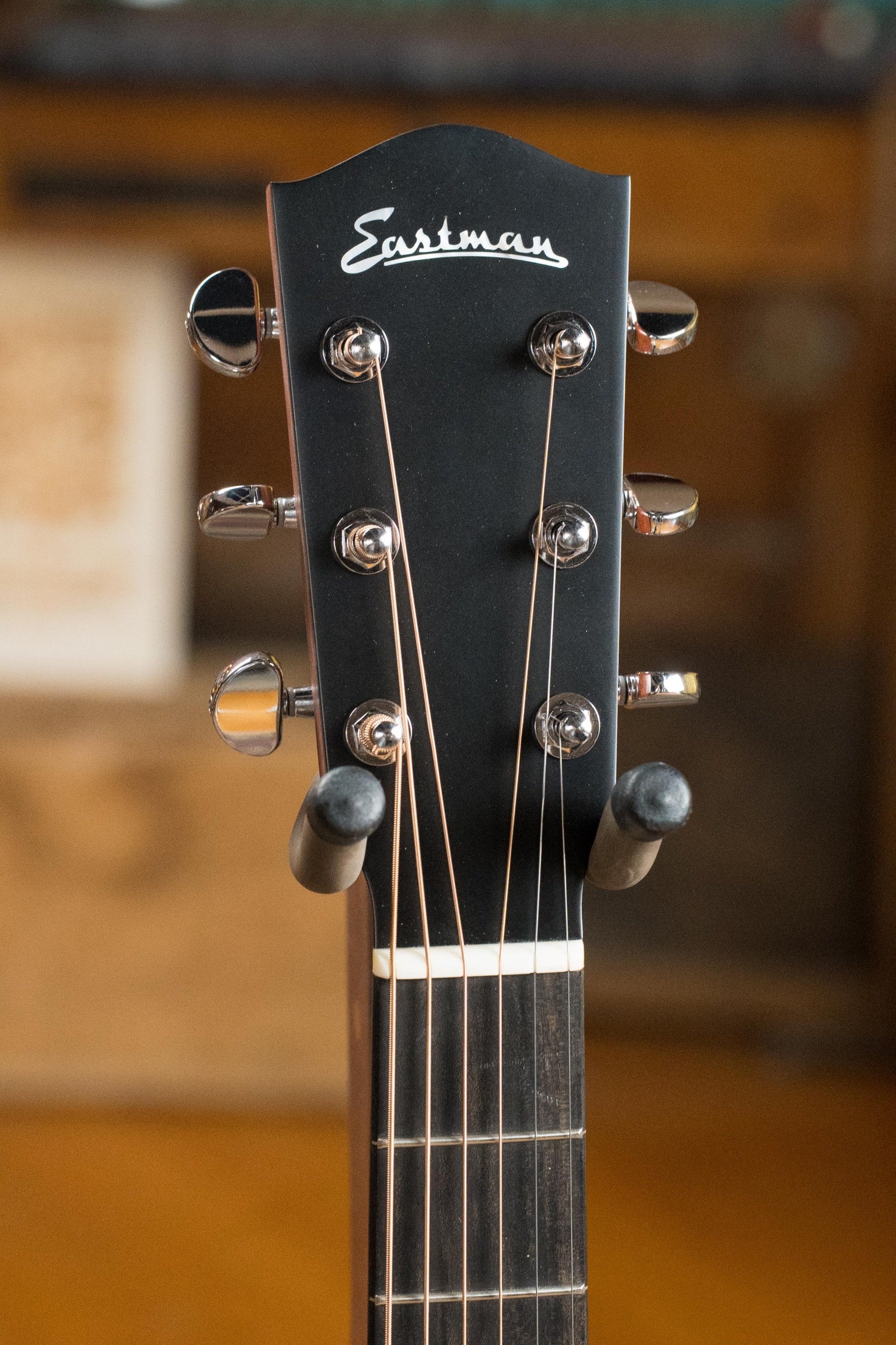 Eastman AC122-1CE-CLA Sitka/Sapele Classic Finish Grand Auditorium Cutaway Guitar w/Fishman Pickup #9246