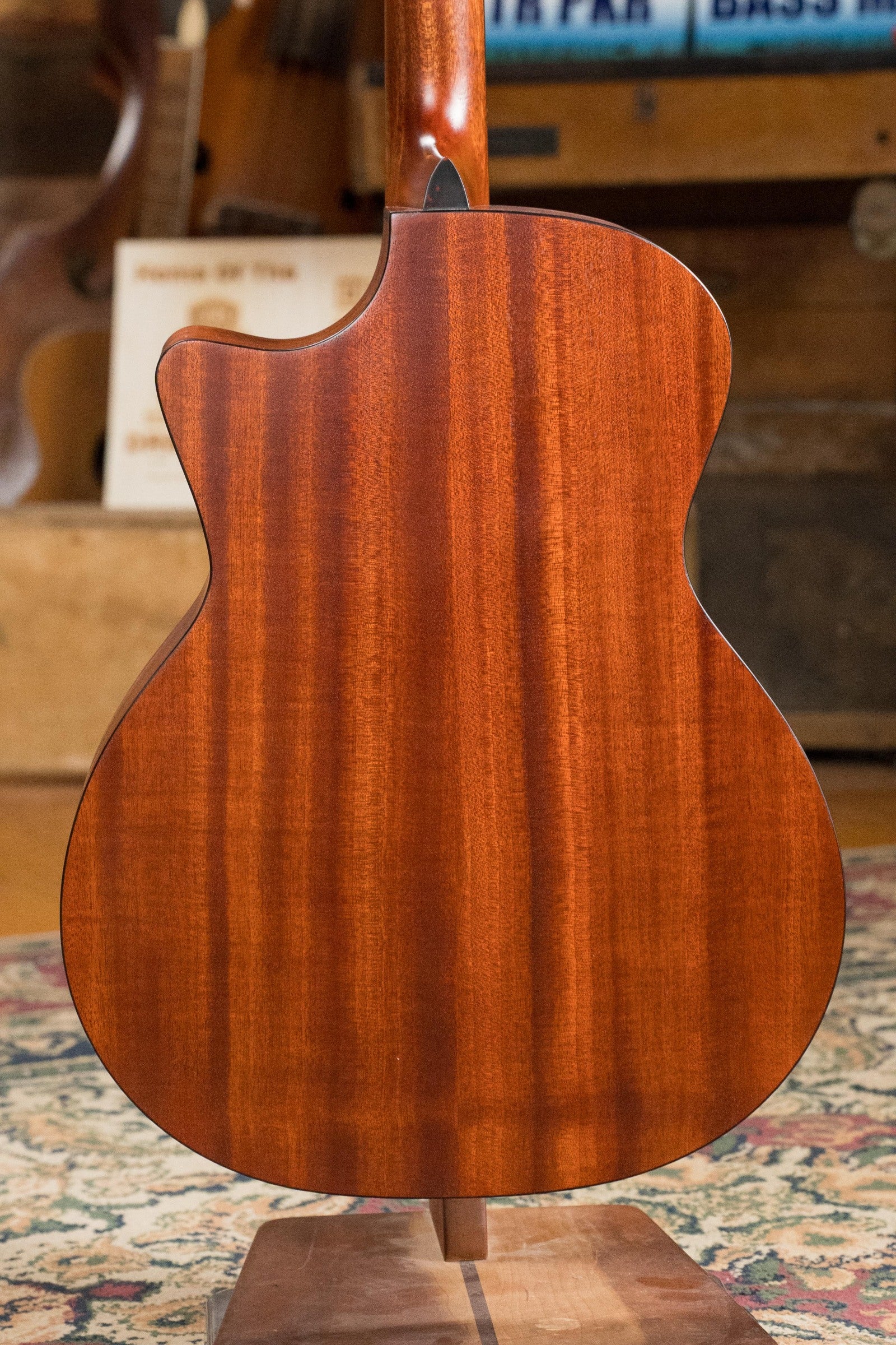 Eastman AC122-1CE-CLA Sitka/Sapele Classic Finish Grand Auditorium Cutaway Guitar w/Fishman Pickup #9246