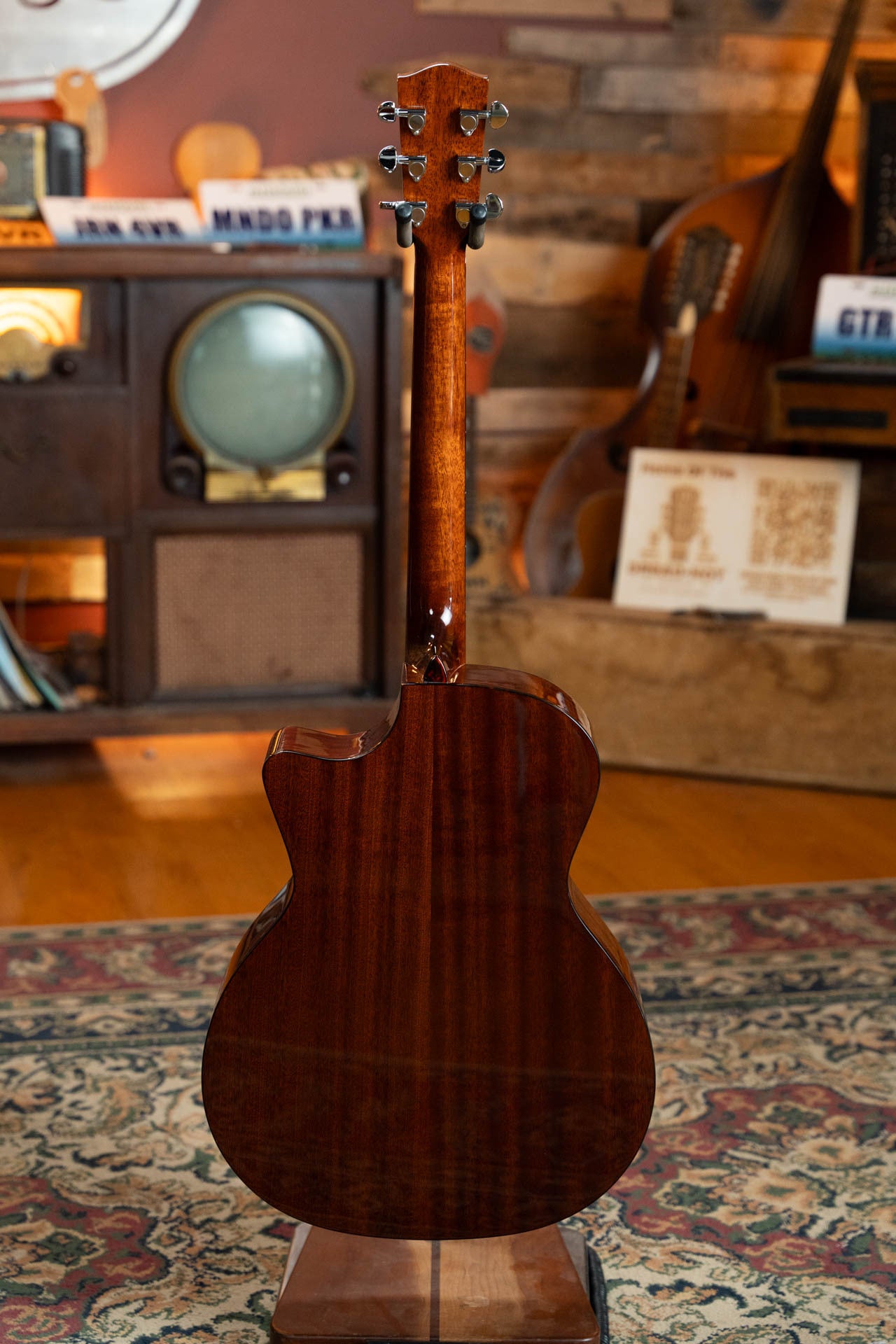 Eastman AC122-1CE-DLX Sitka/Sapele Cutaway Grand Auditorium Guitar w/Fishman Electronics #0625