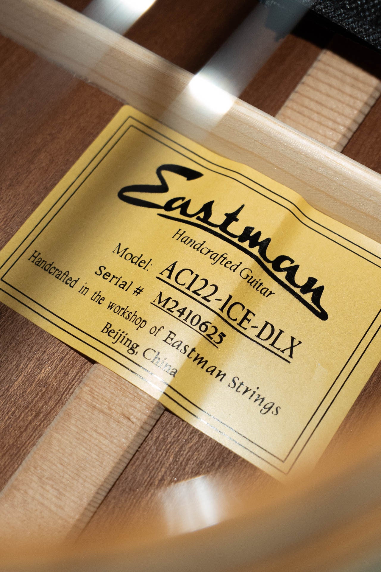 Eastman AC122-1CE-DLX Sitka/Sapele Cutaway Grand Auditorium Guitar w/Fishman Electronics #0625
