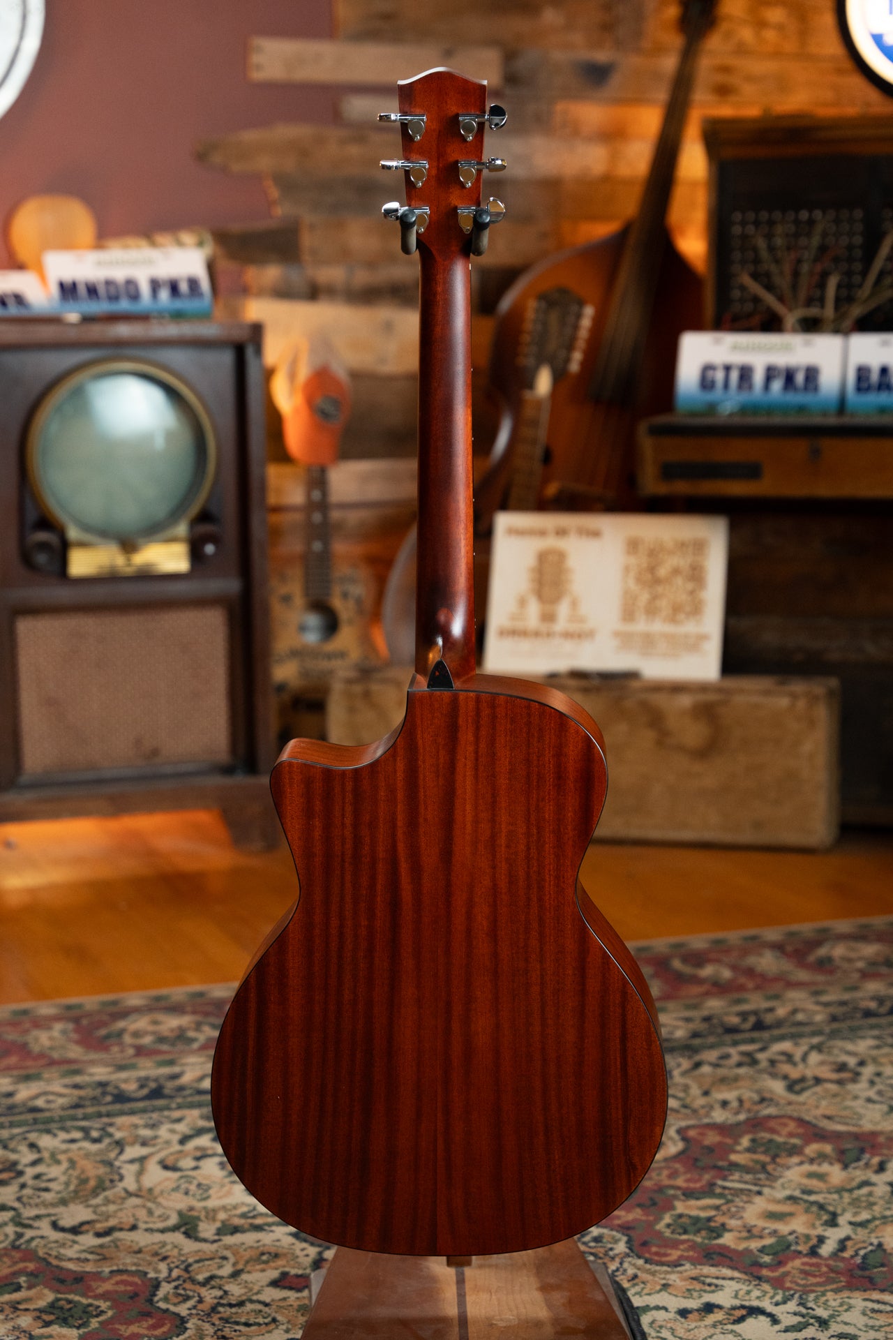 Eastman AC122-1CE Sitka/Sapele Cutaway Grand Auditorium Guitar w/Fishman Pickup #0998