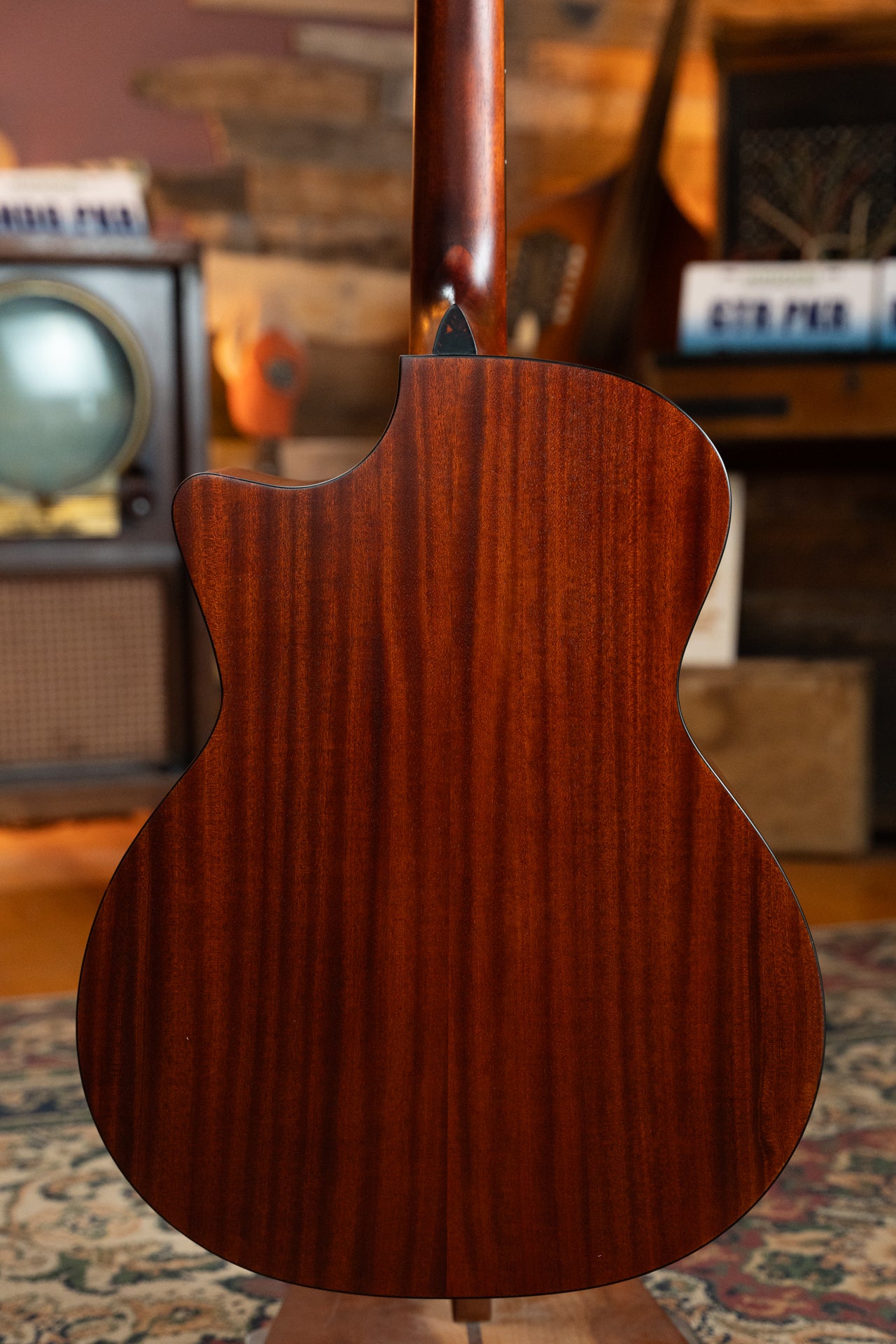Eastman AC122-1CE Sitka/Sapele Cutaway Grand Auditorium Guitar w/Fishman Pickup #0998