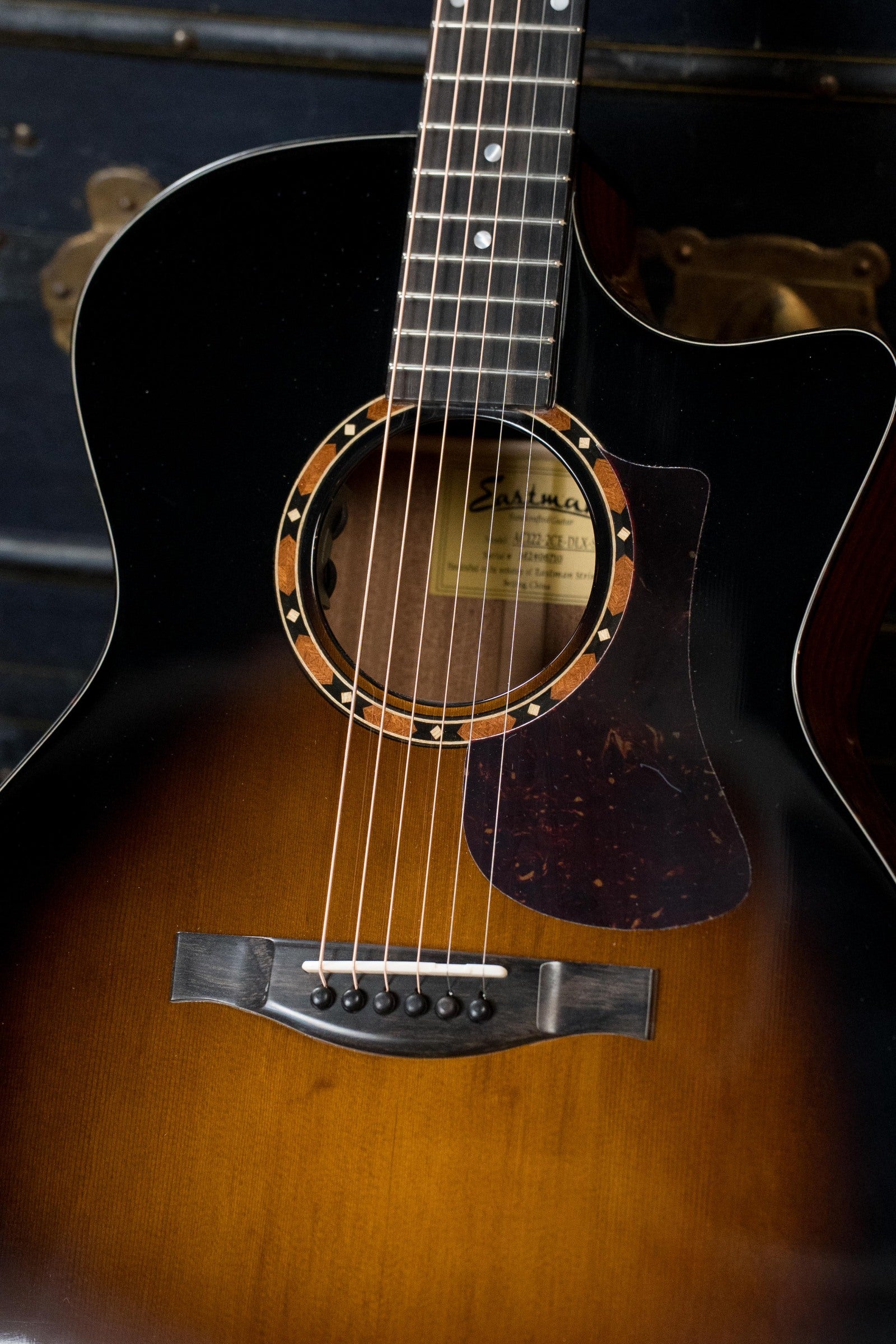 Eastman AC122-2CE-DLX-SB Cedar/Sapele Sunburst Cutaway Grand Auditorium Guitar w/Fishman Pickup #6710