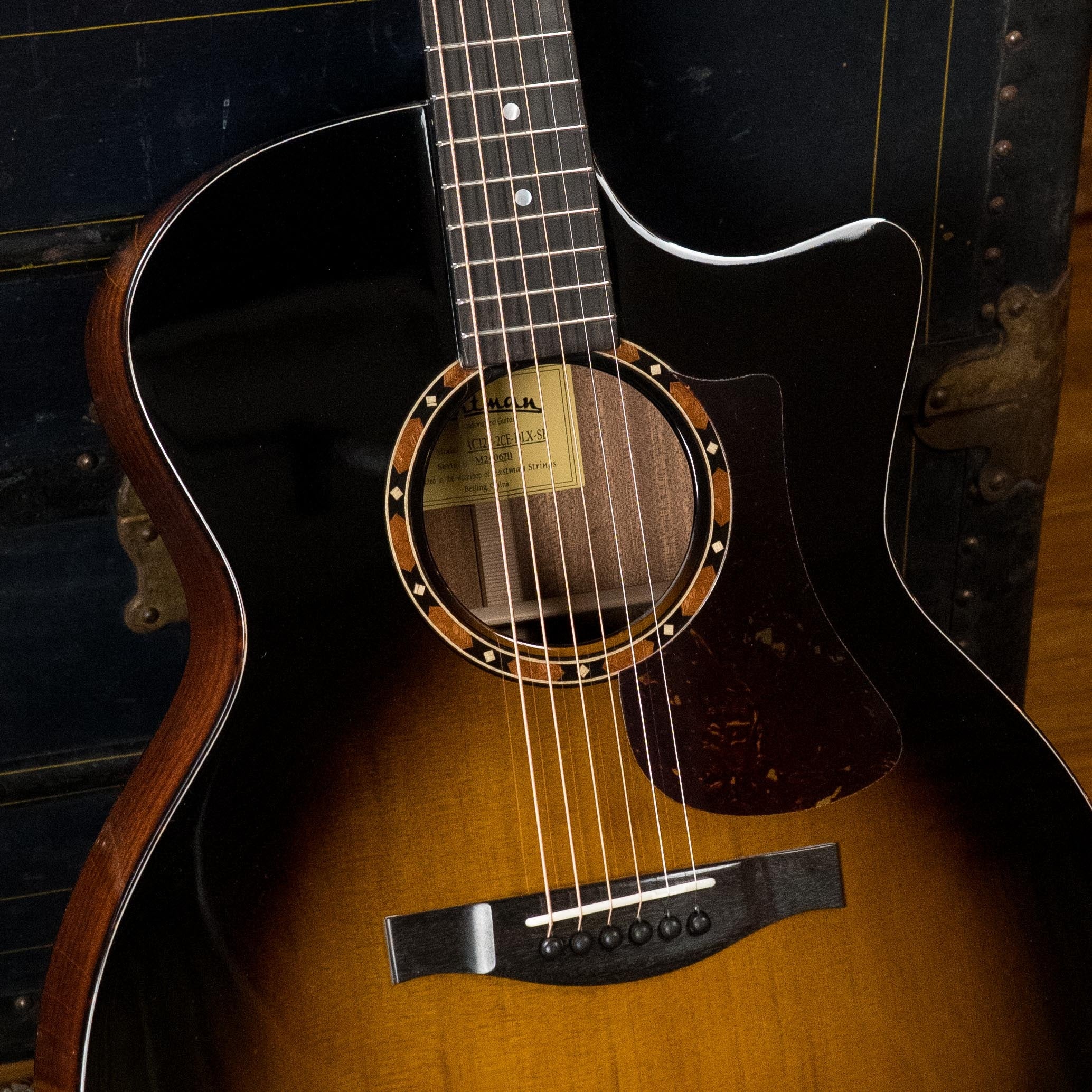 Eastman AC122-2CE-DLX-SB Cedar/Sapele Sunburst Cutaway Grand Auditorium Guitar w/Fishman Pickup #6711