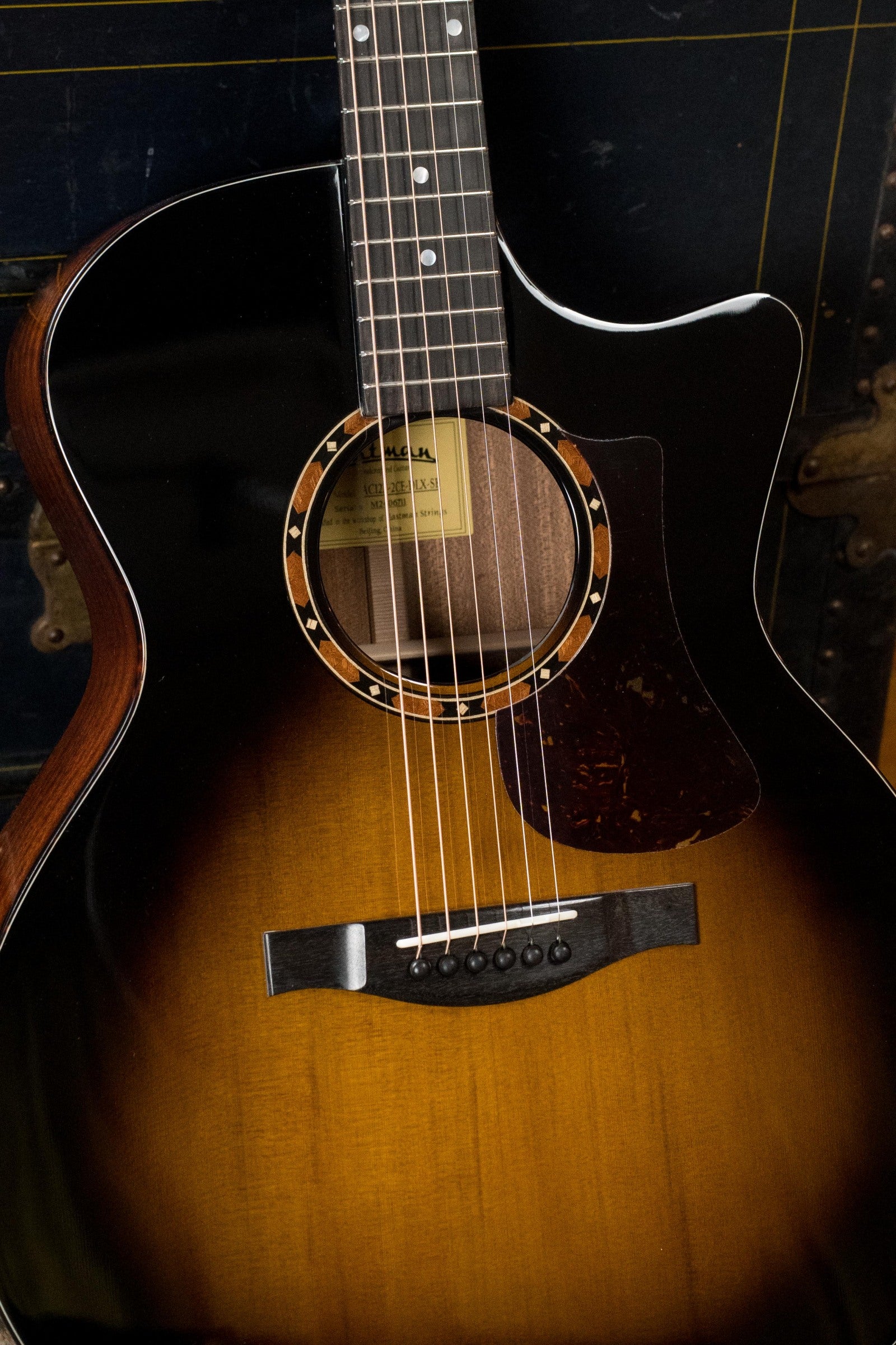 Eastman AC122-2CE-DLX-SB Cedar/Sapele Sunburst Cutaway Grand Auditorium Guitar w/Fishman Pickup #6711