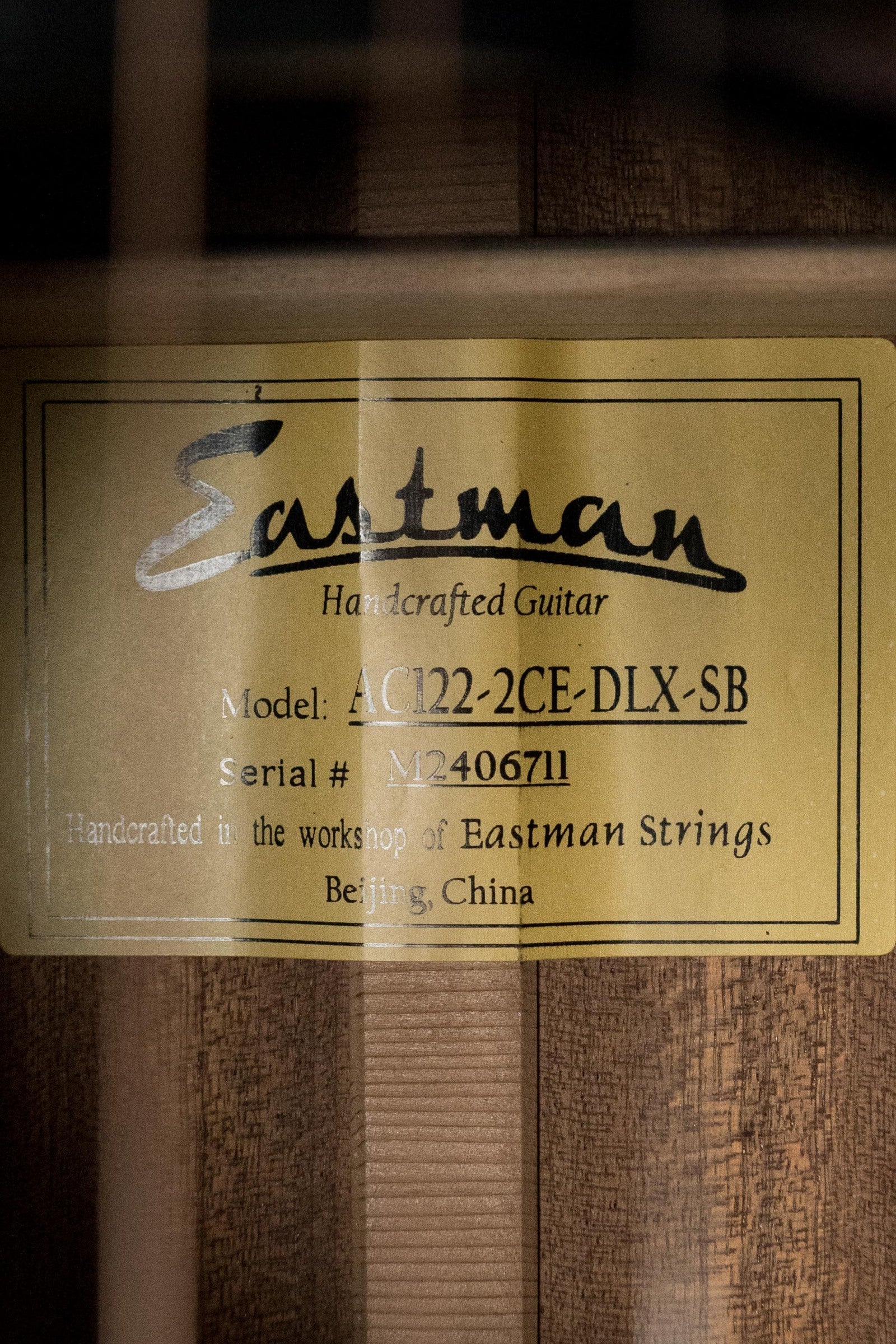 Eastman AC122-2CE-DLX-SB Cedar/Sapele Sunburst Cutaway Grand Auditorium Guitar w/Fishman Pickup #6711