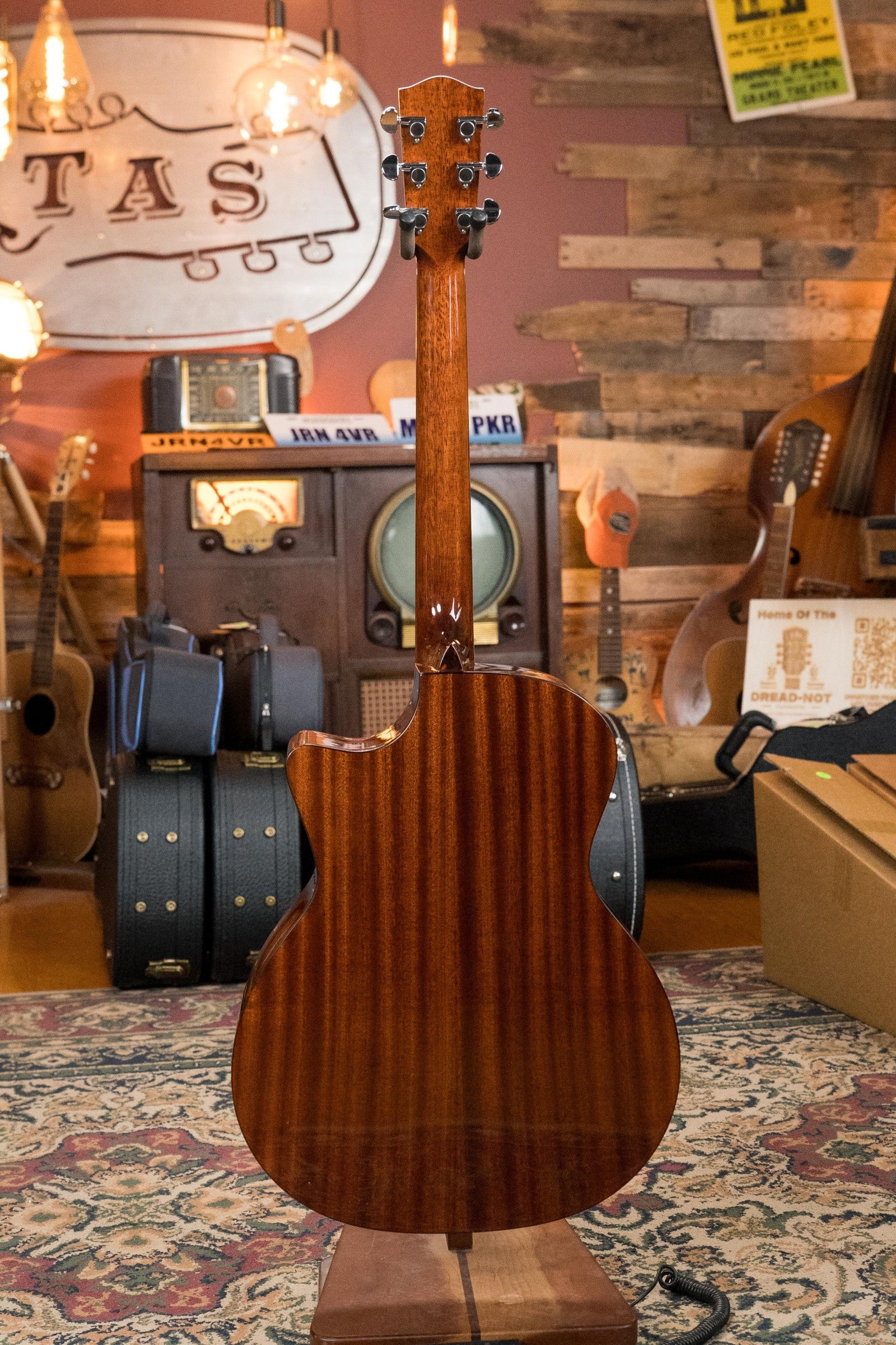 Eastman AC122-2CE-DLX-SB Cedar/Sapele Sunburst Cutaway Grand Auditorium Guitar w/Fishman Pickup #6711