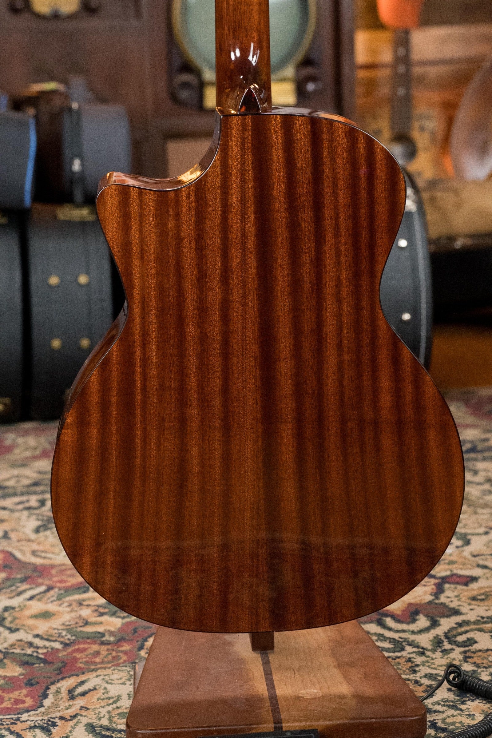Eastman AC122-2CE-DLX-SB Cedar/Sapele Sunburst Cutaway Grand Auditorium Guitar w/Fishman Pickup #6711