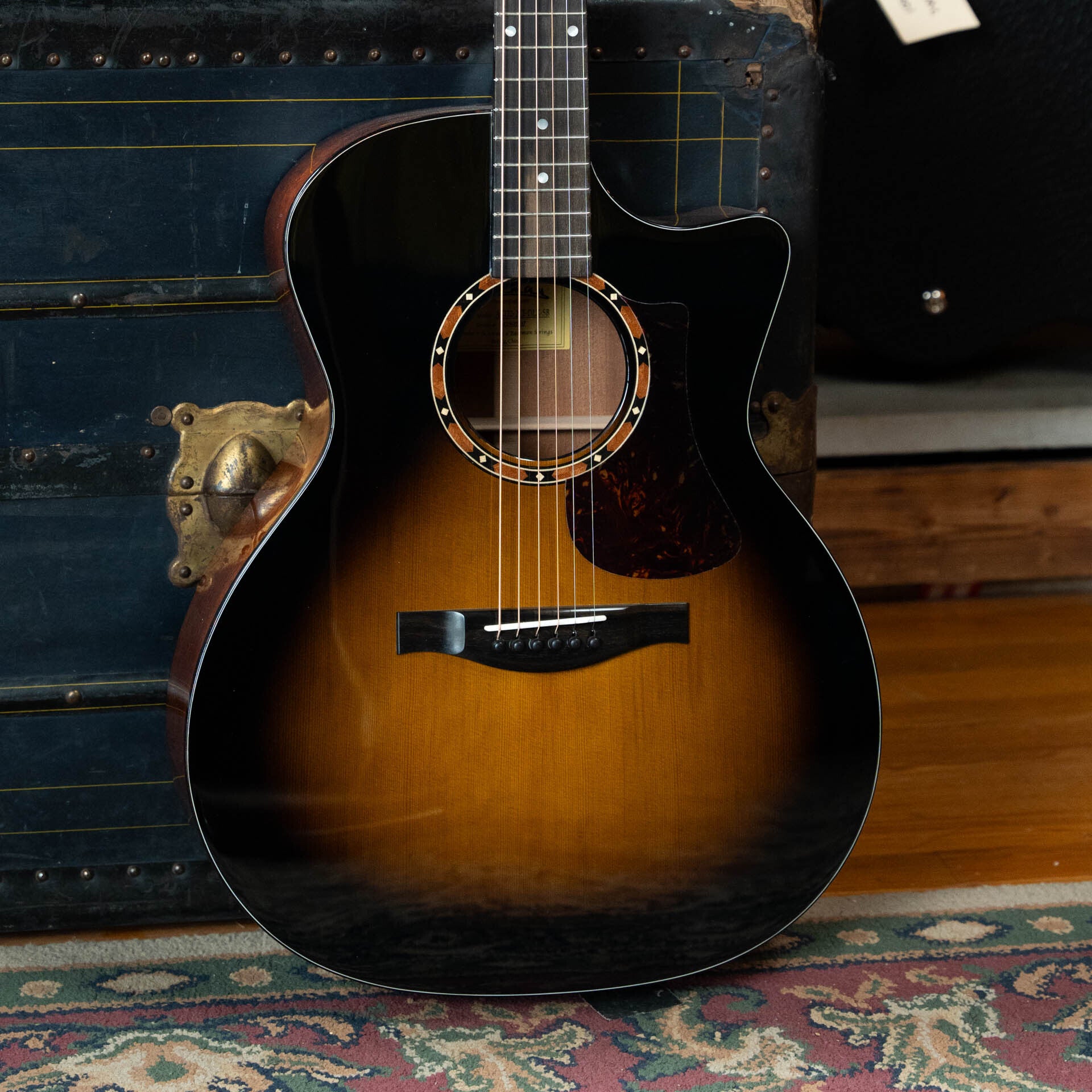 Eastman AC122-2CE-DLX-SB Cedar/Sapele Sunburst Cutaway Grand Auditorium Guitar w/Fishman Pickup #7537
