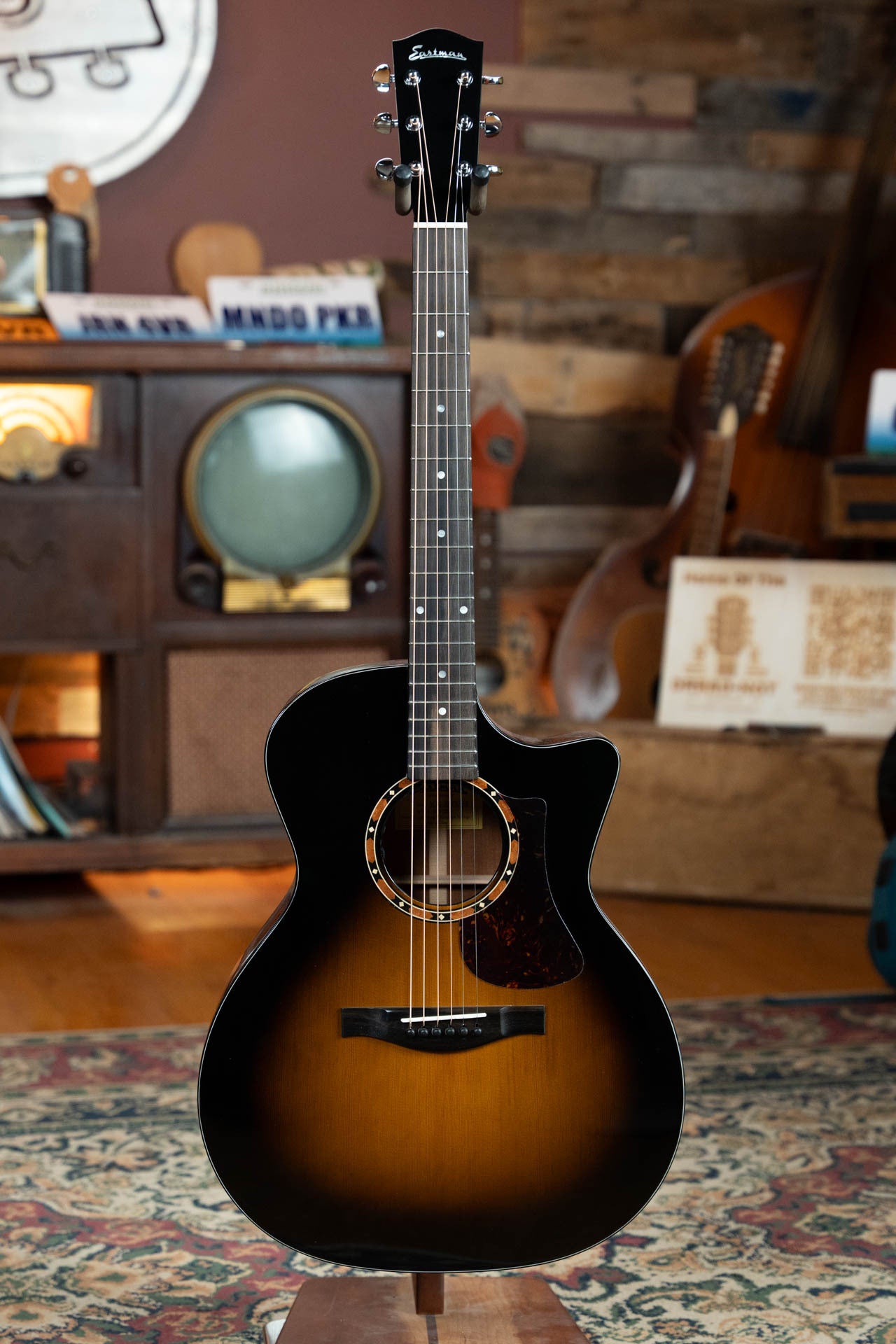 Eastman AC122-2CE-DLX-SB Cedar/Sapele Sunburst Cutaway Grand Auditorium Guitar w/Fishman Pickup #7537