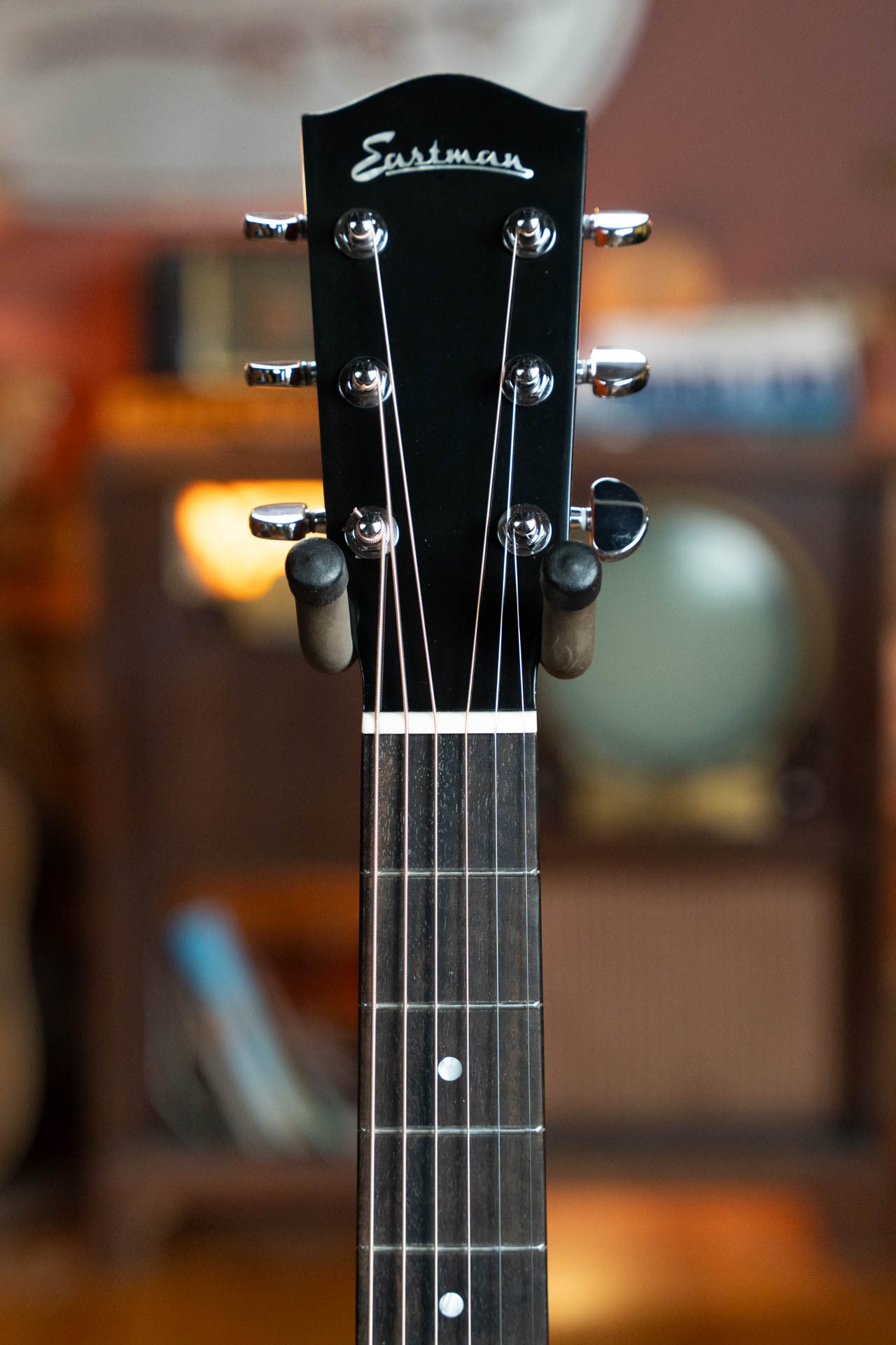 Eastman AC122-2CE-DLX-SB Cedar/Sapele Sunburst Cutaway Grand Auditorium Guitar w/Fishman Pickup #9293