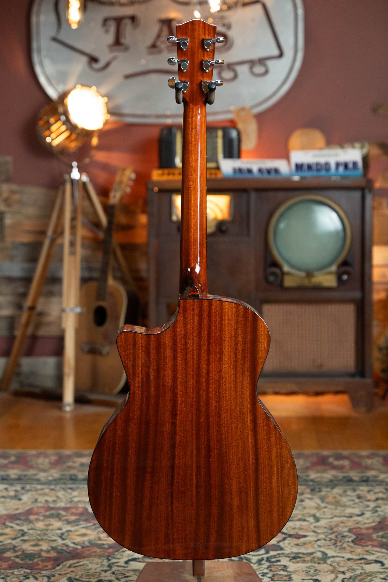 Eastman AC122-2CE-DLX-SB Cedar/Sapele Sunburst Cutaway Grand Auditorium Guitar w/Fishman Pickup #9293