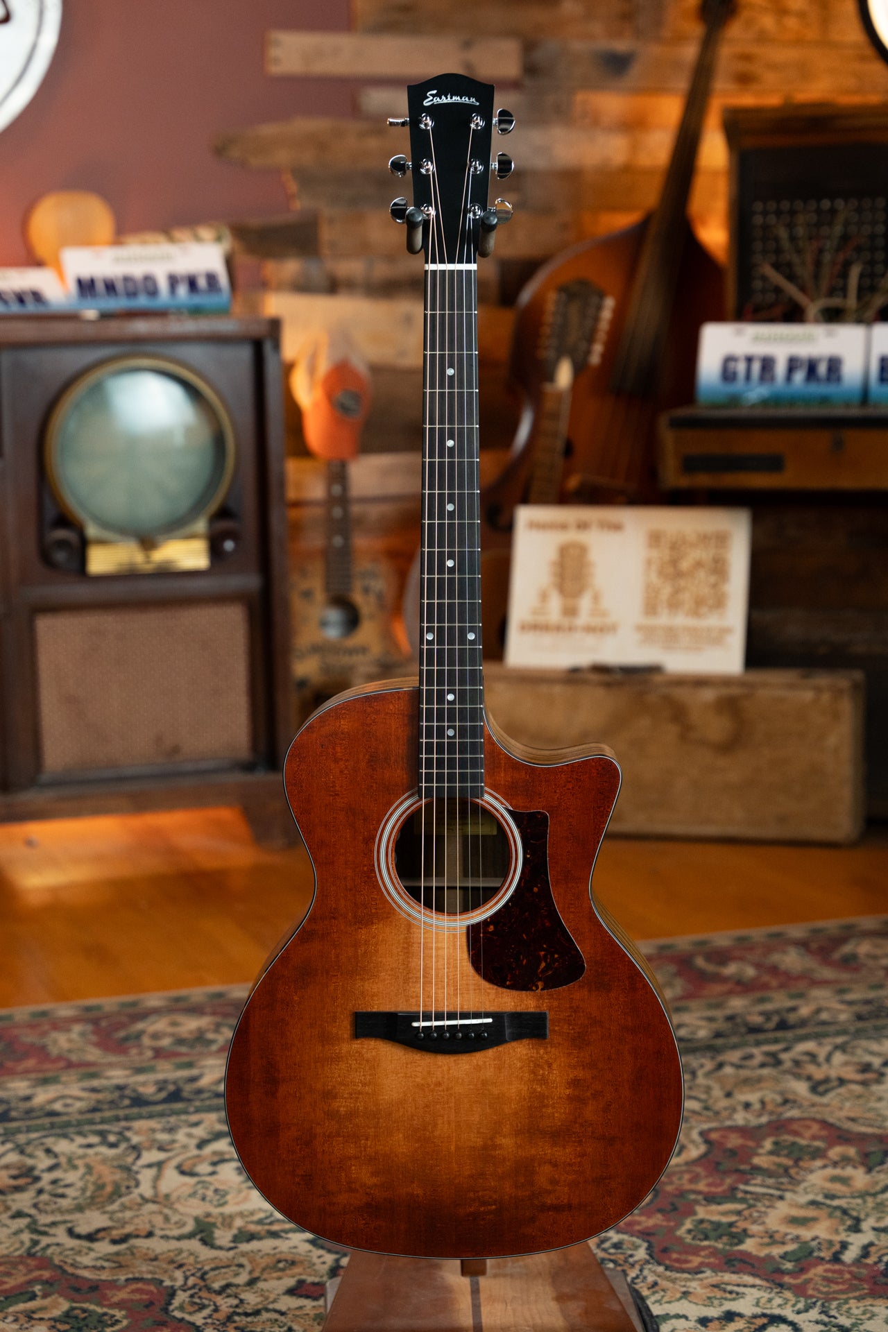 Eastman AC222CE-CLA Sitka/Ovangkol Cutaway Classic Finish Grand Auditorium Guitar w/Fishman Pickup #4556