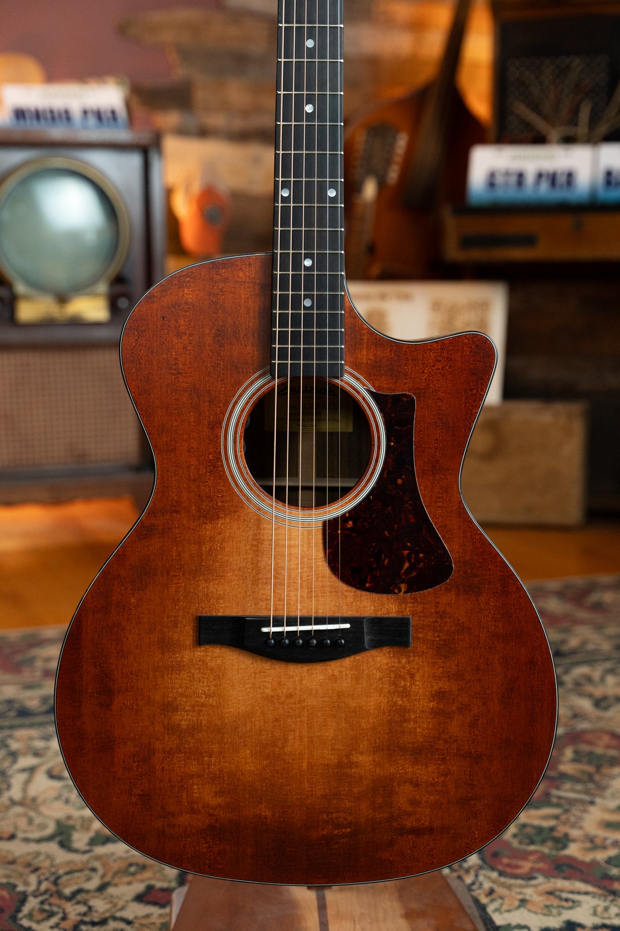 Eastman AC222CE-CLA Sitka/Ovangkol Cutaway Classic Finish Grand Auditorium Guitar w/Fishman Pickup #4556