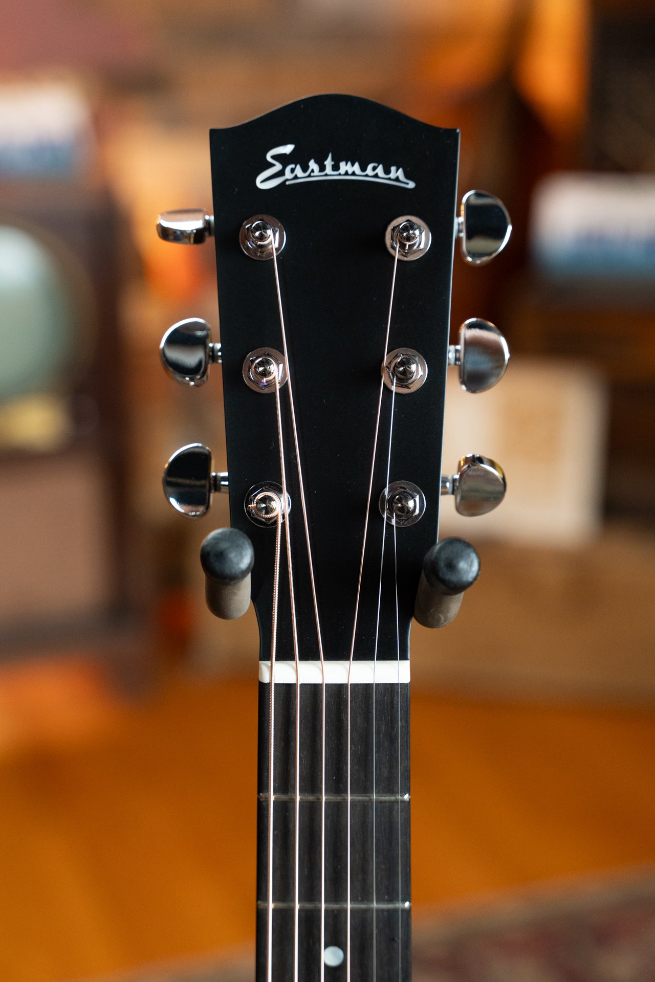 Eastman AC222CE-CLA Sitka/Ovangkol Cutaway Classic Finish Grand Auditorium Guitar w/Fishman Pickup #4556