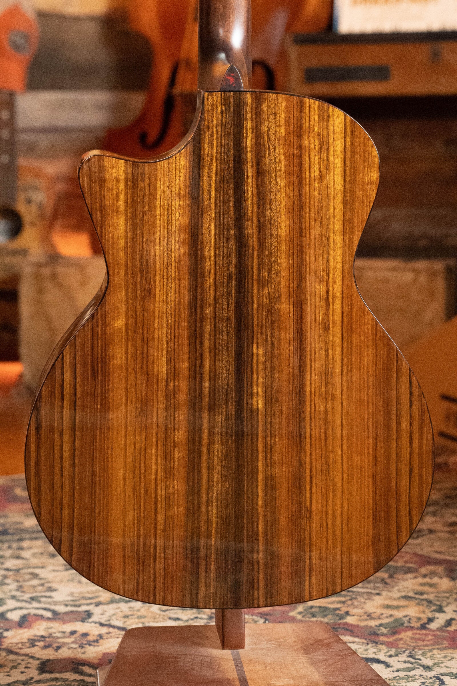 Eastman AC222CE-DLX-GB Sitka/Ovangkol Goldburst Cutaway Grand Auditorium Guitar w/Fishman Pickup #2721