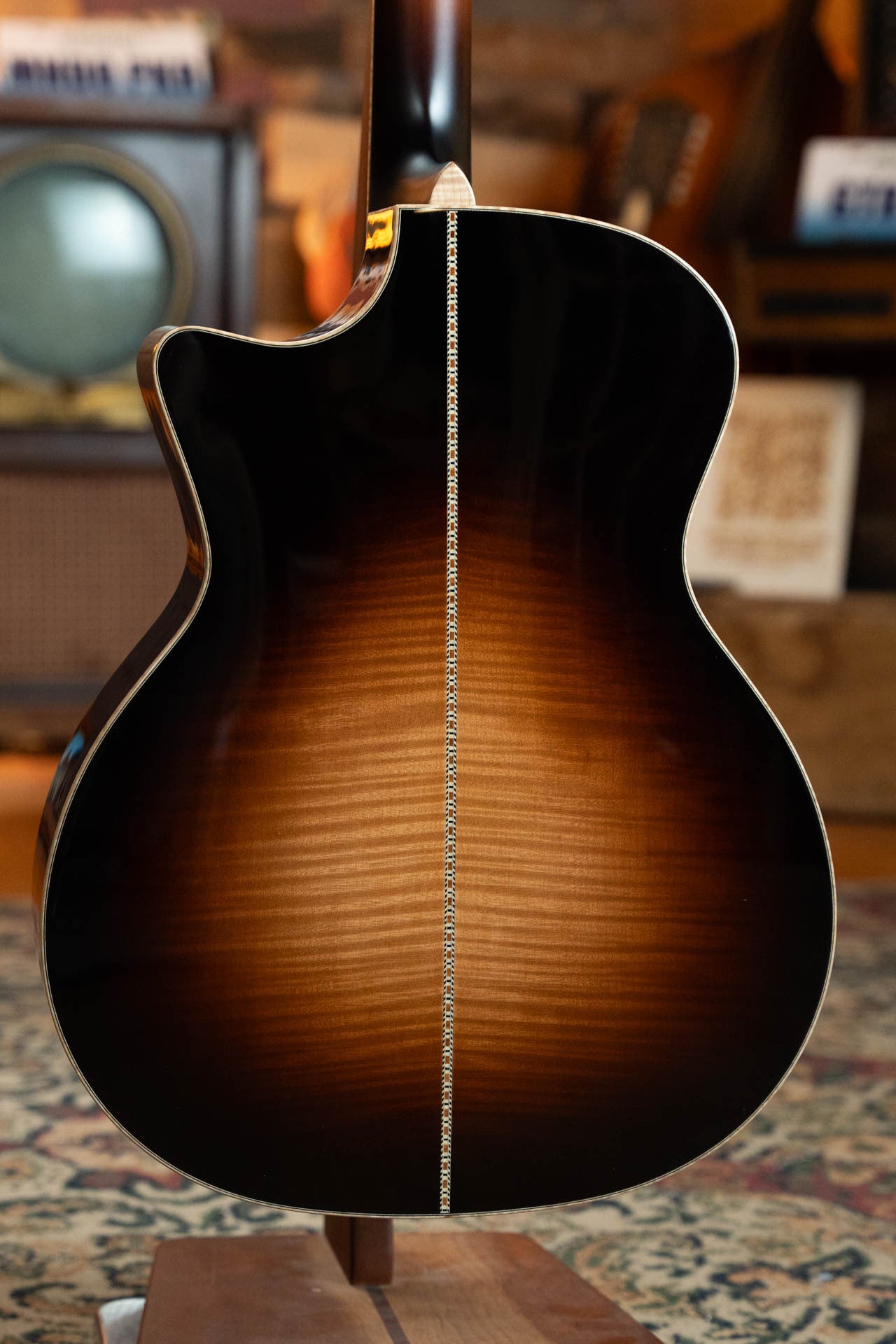 Eastman AC622CE-SB European Spruce/Flamed Maple Sunburst Guitar w/Soundport, Chamfered Edge, and LR Baggs Pickup #8242
