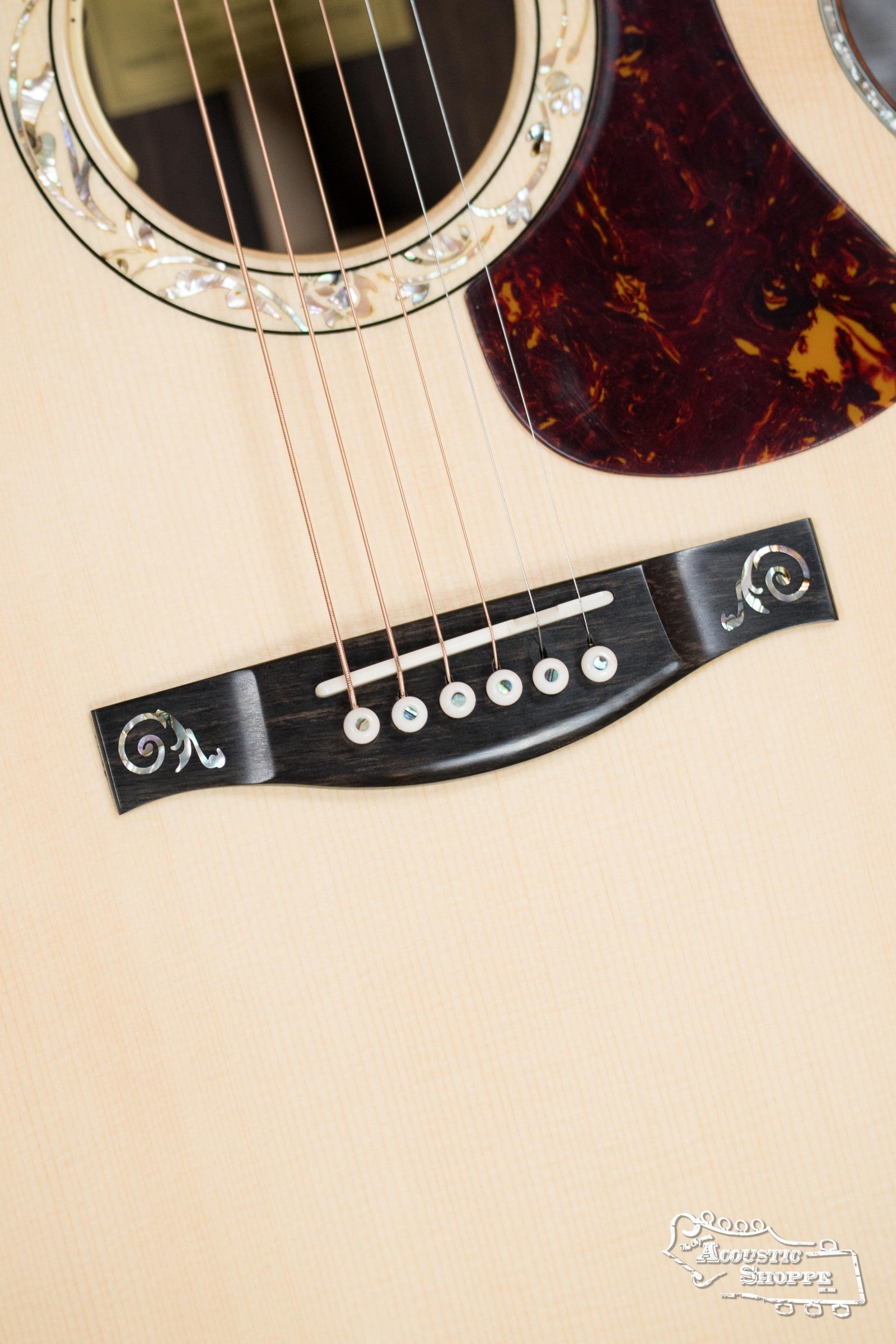 Eastman AC922CE Engelman Spruce/Rosewood w/ Soundport, Bevel, Vine Inlay, and Custom Floral Abalone Rosette w/ LR Baggs Pickup #4381