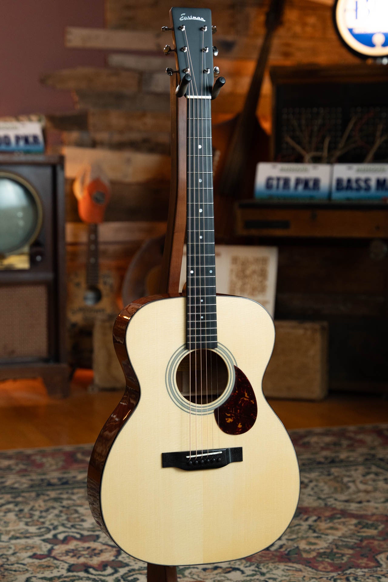 Eastman E10OM-TC Thermo-Cured Adirondack/Mahogany Orchestra Model Acoustic Guitar #5088