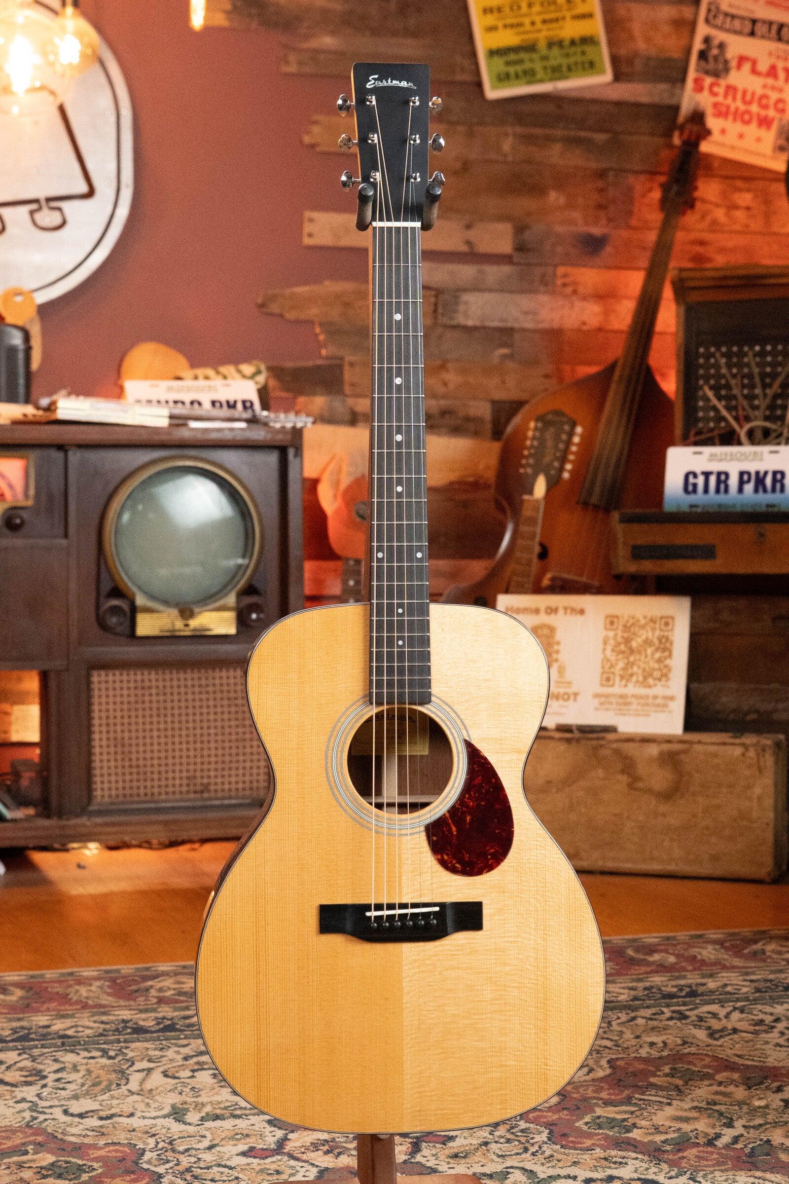 Eastman E10OM-TC Thermo-Cured Adirondack/Mahogany Orchestra Model Acoustic Guitar #5089
