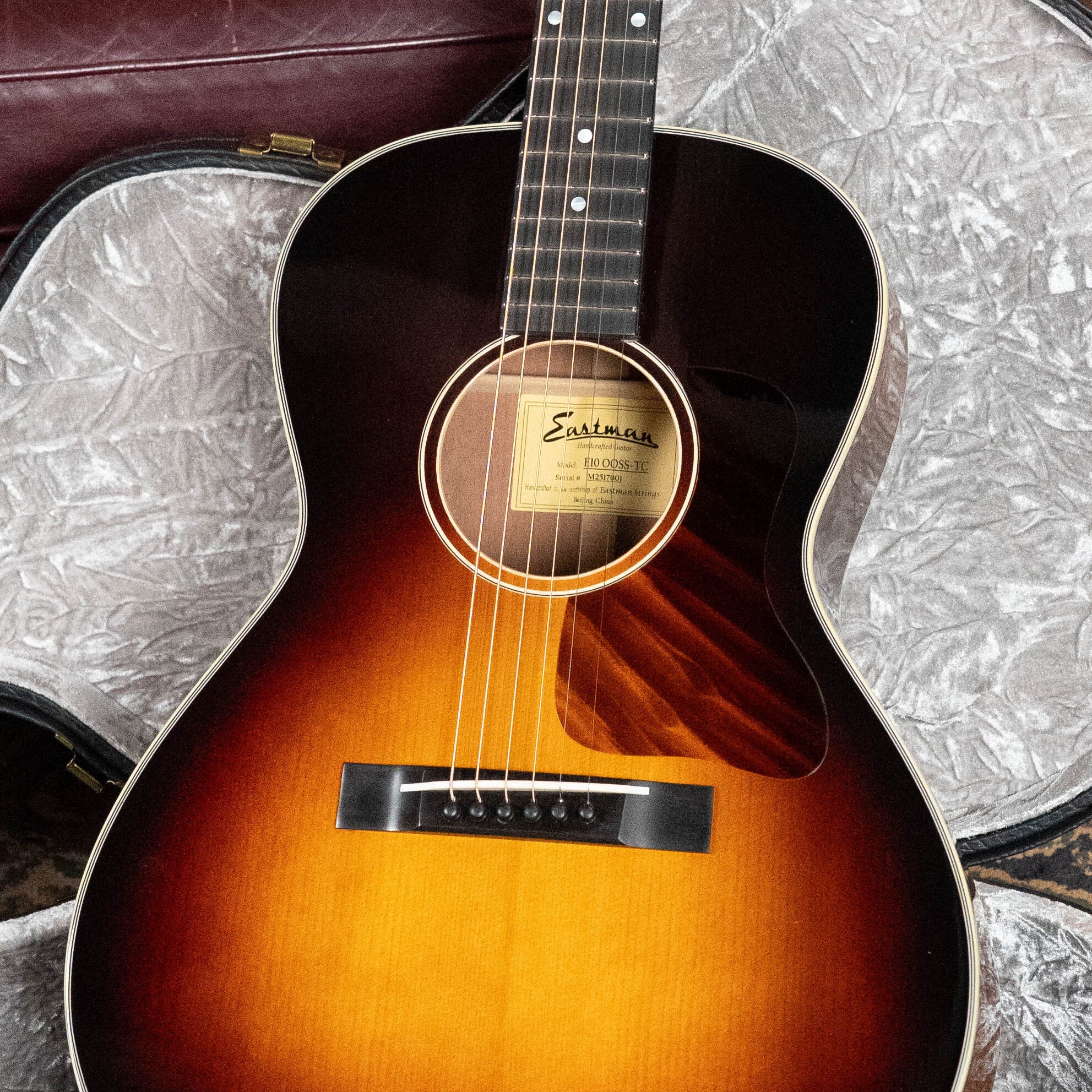 Eastman E10OOSS-TC Thermo-Cured Adirondack/Mahogany OO Slope Shoulder Sunburst Acoustic Guitar #7001