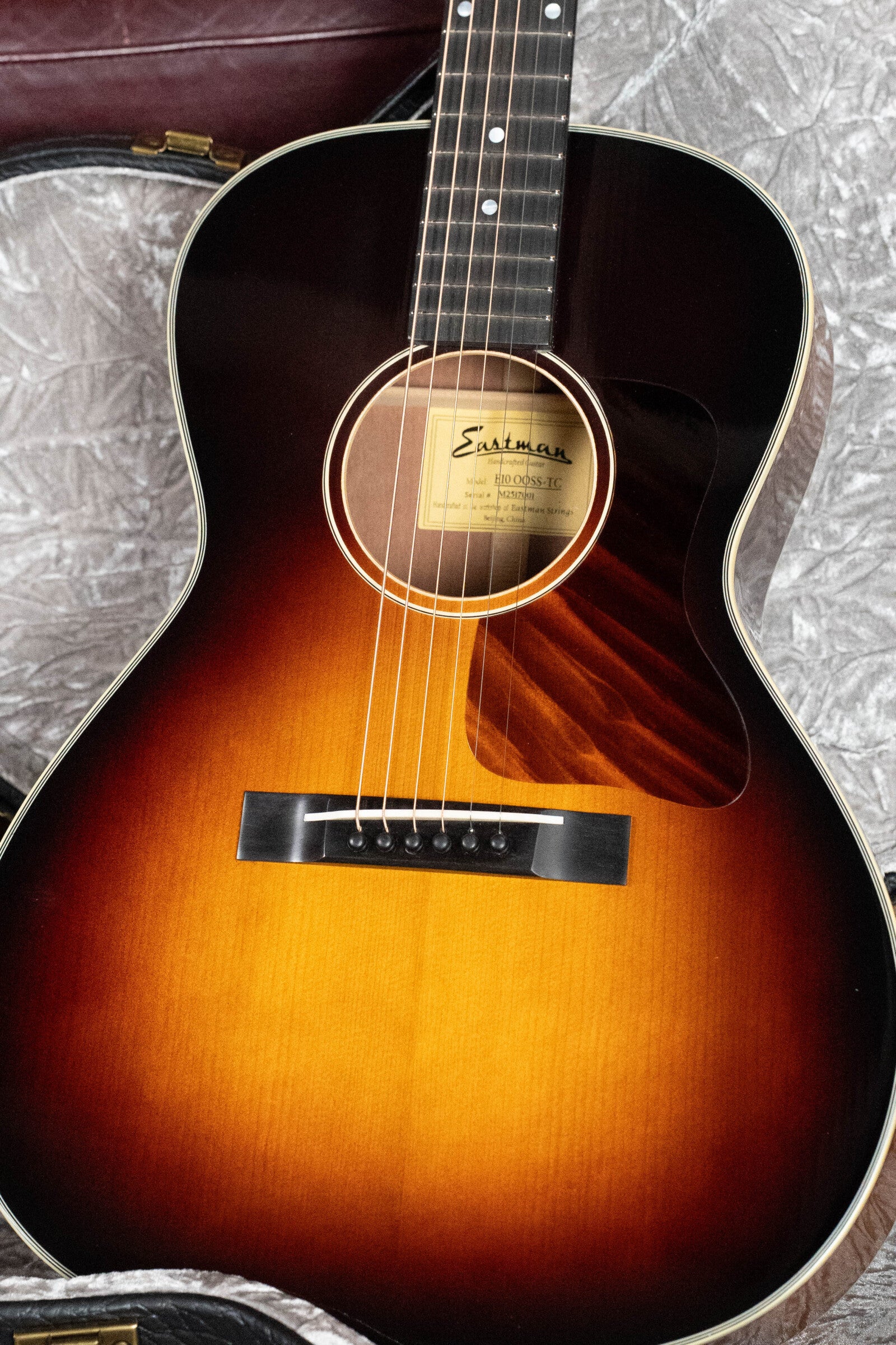 Eastman E10OOSS-TC Thermo-Cured Adirondack/Mahogany OO Slope Shoulder Sunburst Acoustic Guitar #7001
