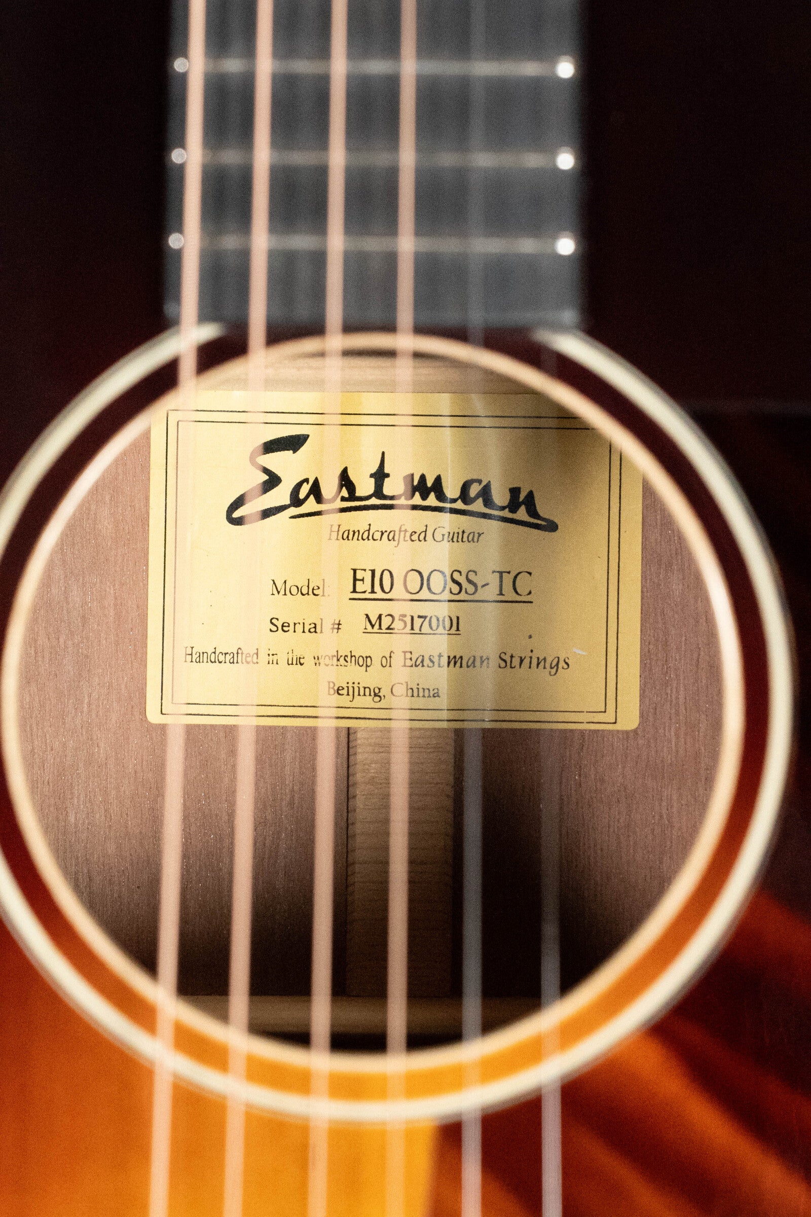 Eastman E10OOSS-TC Thermo-Cured Adirondack/Mahogany OO Slope Shoulder Sunburst Acoustic Guitar #7001