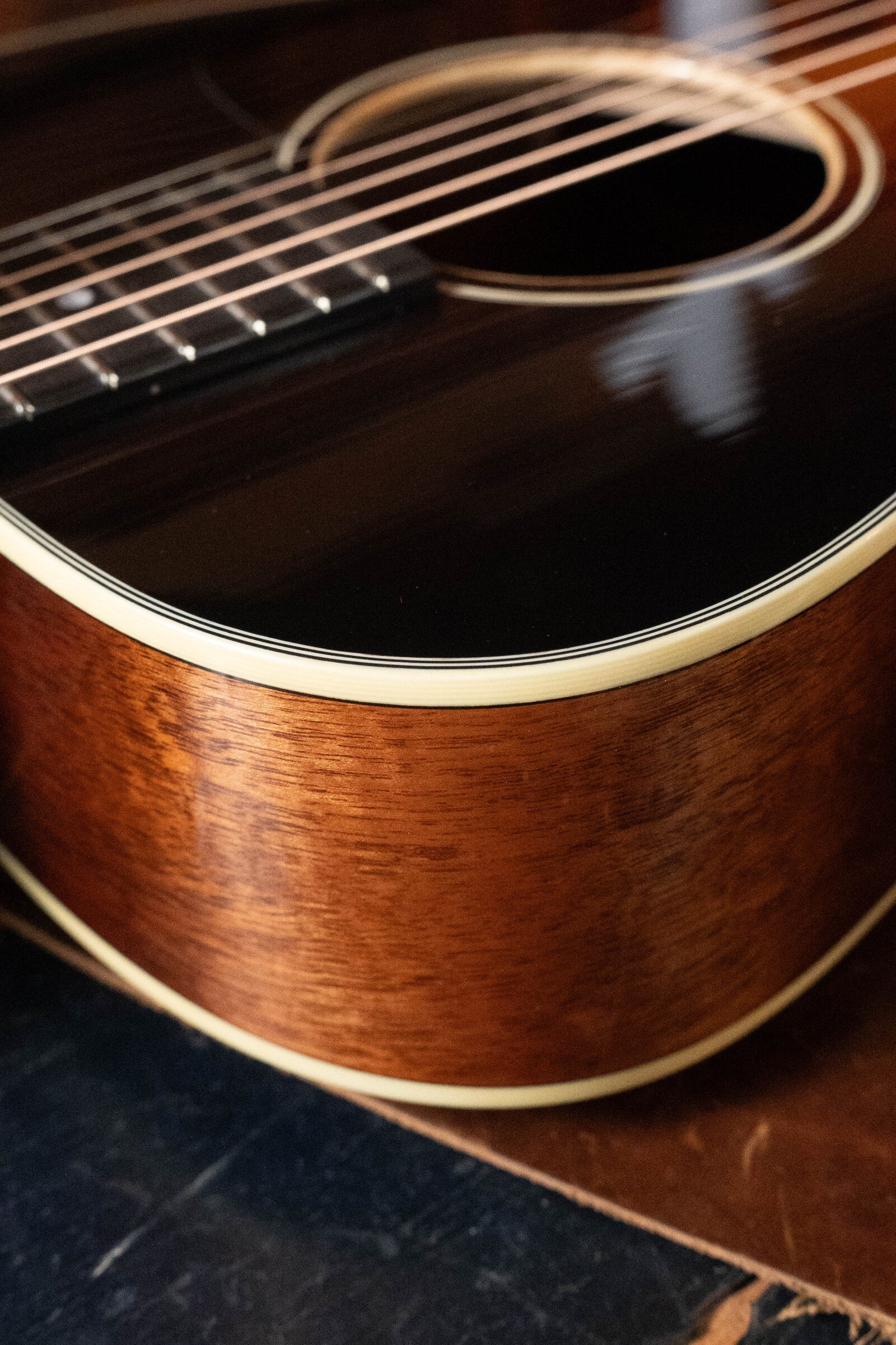 Eastman E10OOSS-TC Thermo-Cured Adirondack/Mahogany OO Slope Shoulder Sunburst Acoustic Guitar #7001