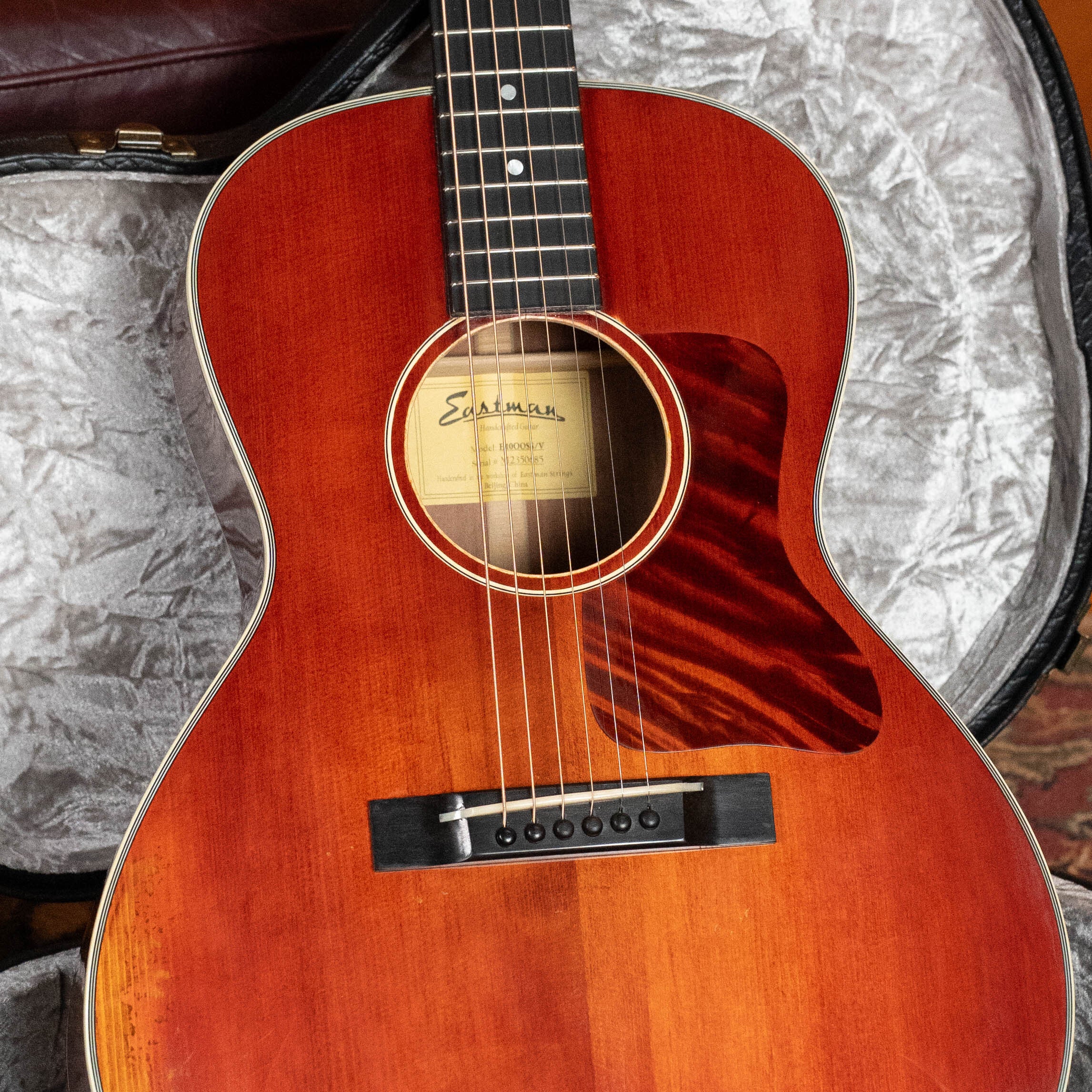 Eastman E10OOSS/V Adirondack/Mahogany Antique Classic Finish Slope Sho