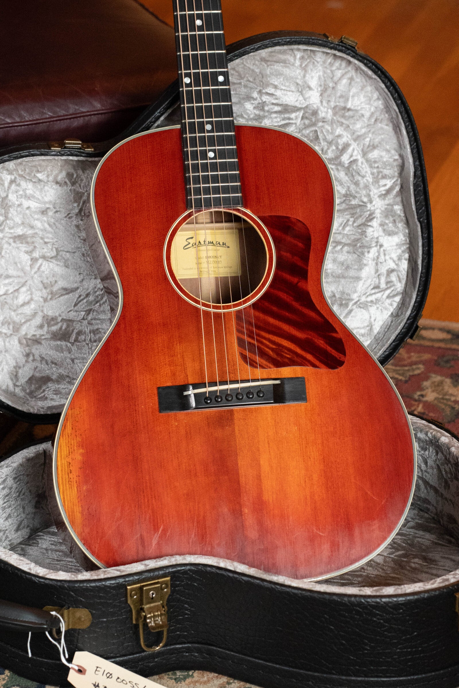 Eastman E10OOSS/V Adirondack/Mahogany Antique Classic Finish Slope Shoulder Acoustic Guitar #0685
