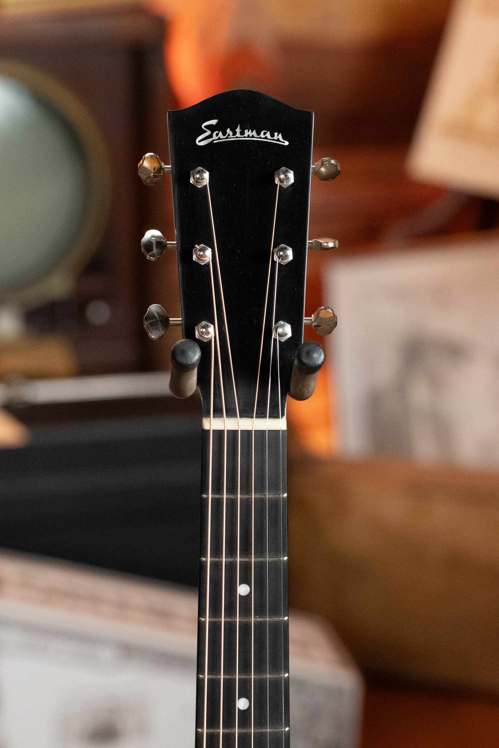 Eastman E10OOSS/V Adirondack/Mahogany Antique Classic Finish Slope Shoulder Acoustic Guitar #0685