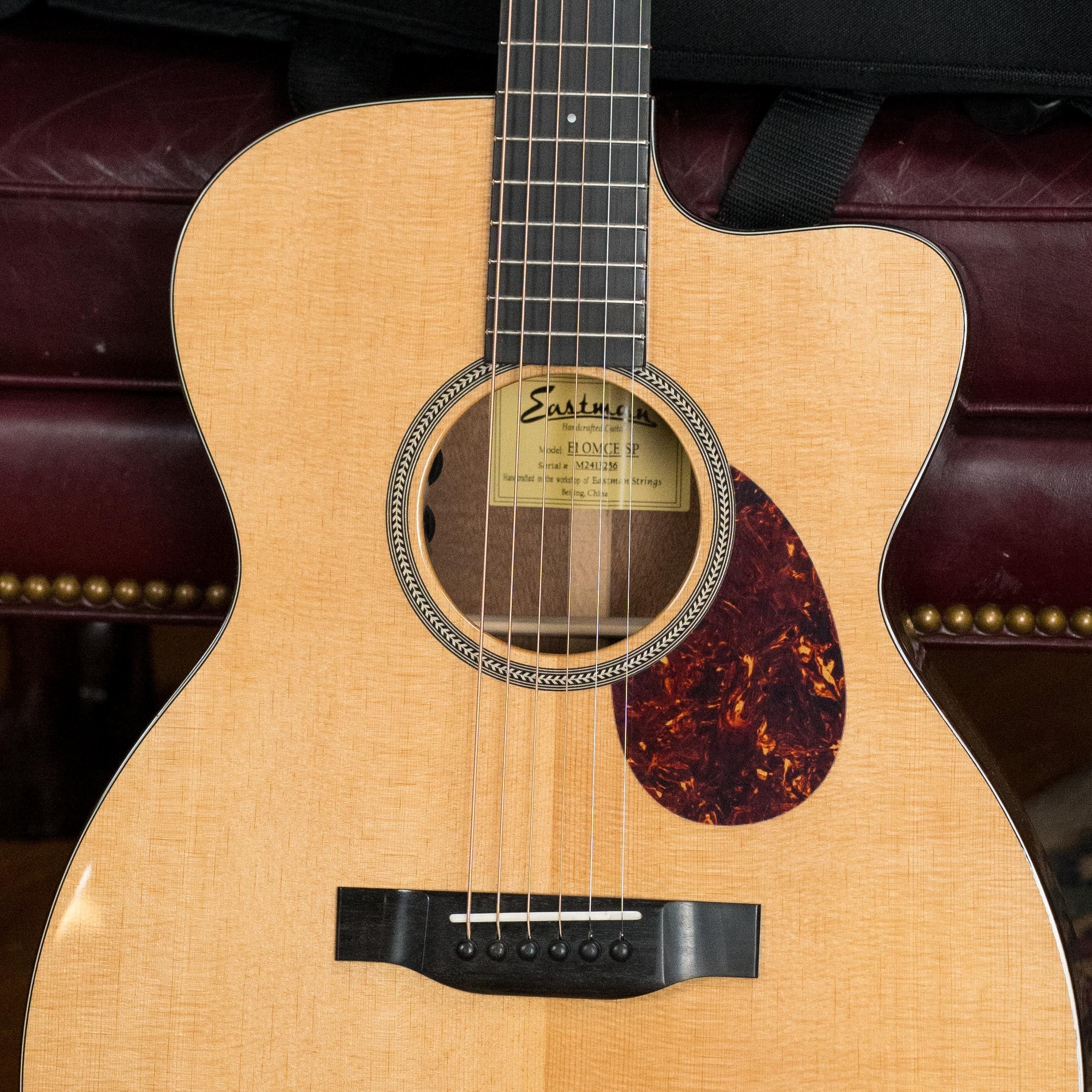 Eastman E1OMCE-Special Thermo-Cured Sitka/Quilted Sapele Orchestra Model Acoustic Guitar w/ Fishman Pickup #3256