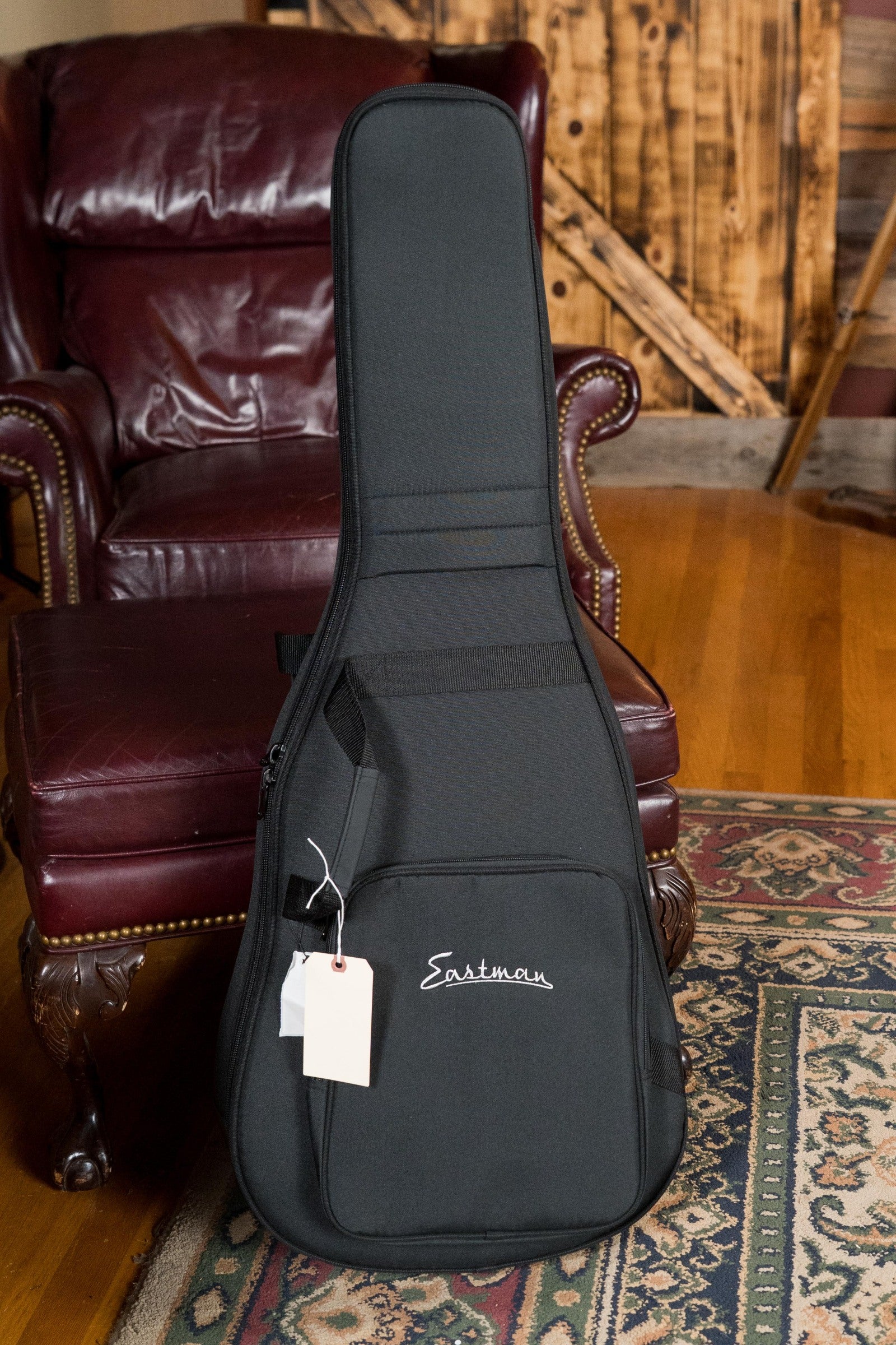 Eastman E1OM-CLA All Solid Sitka/Sapele Classic Finish Acoustic Guitar #9508
