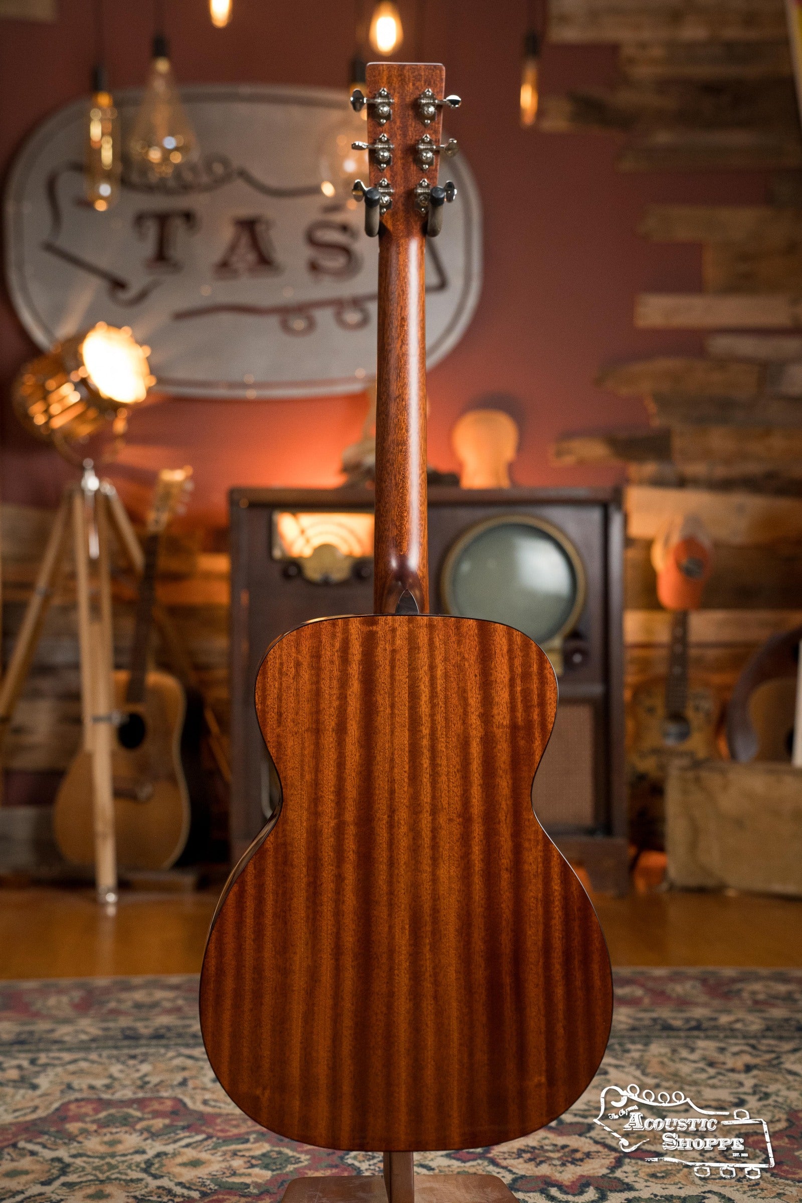 Eastman E1OM-DLX All Solid Sitka/Sapele Guitar w/Fishman Pickup #8865