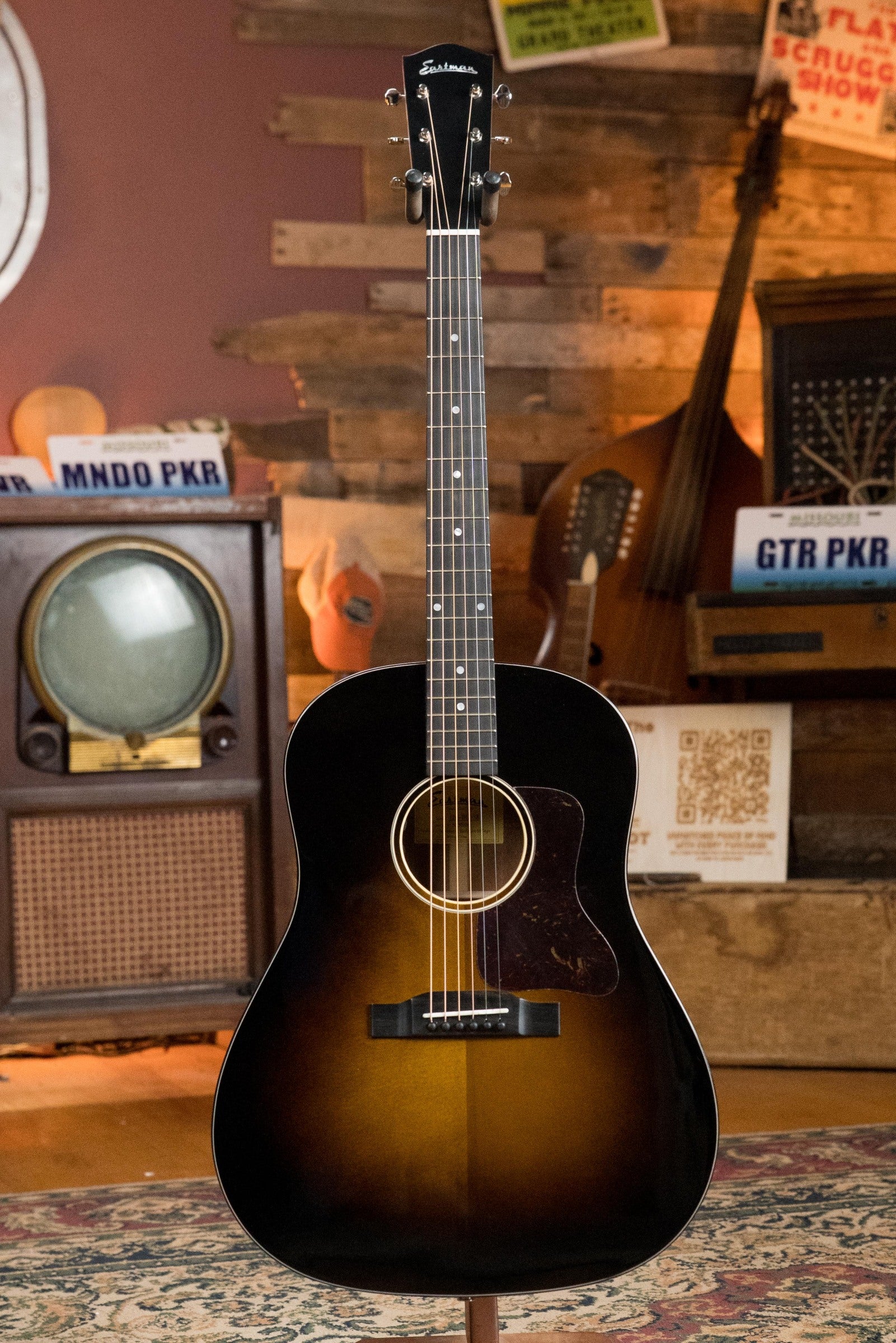 Eastman E1SS-DLX-SB Sitka/Sapele Sunburst Slope Shoulder Dreadnought Guitar w/Fishman Pickup #3743