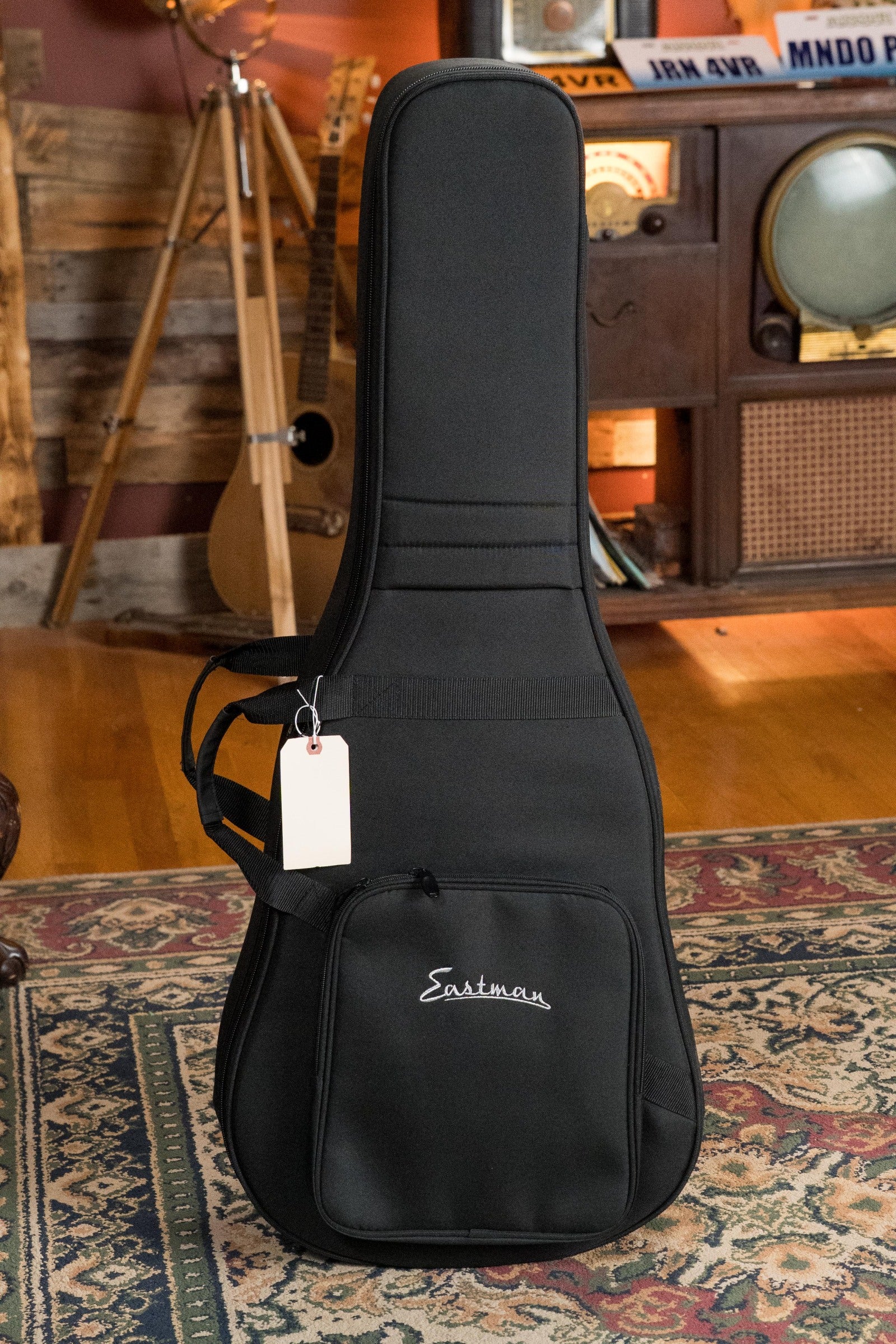Eastman E1SS-DLX-SB Sitka/Sapele Sunburst Slope Shoulder Dreadnought Guitar w/Fishman Pickup #3743