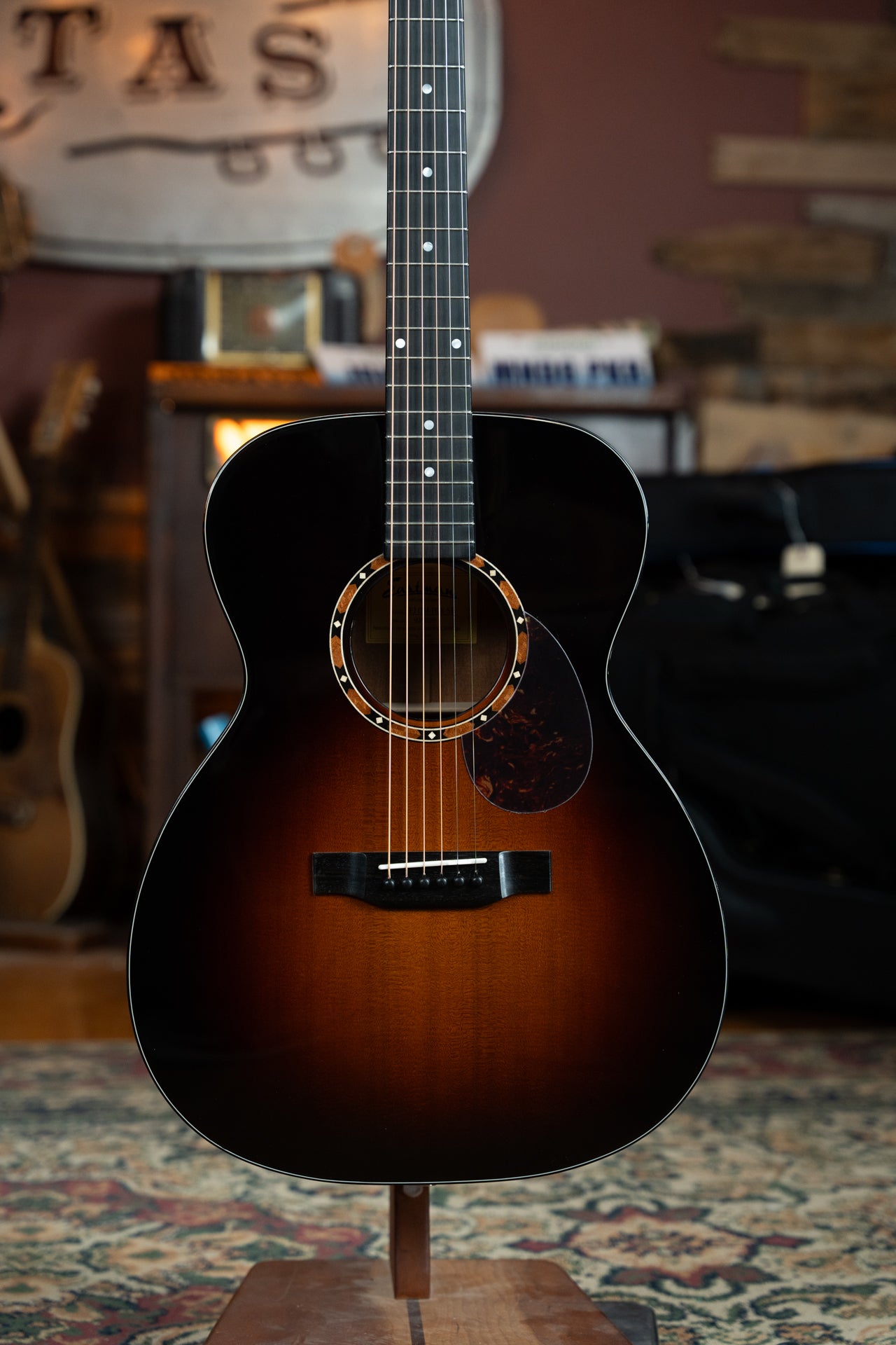 Eastman E2OM-DLX-SB Cedar/Sapele Sunburst Guitar w/Fishman Pickup #3199