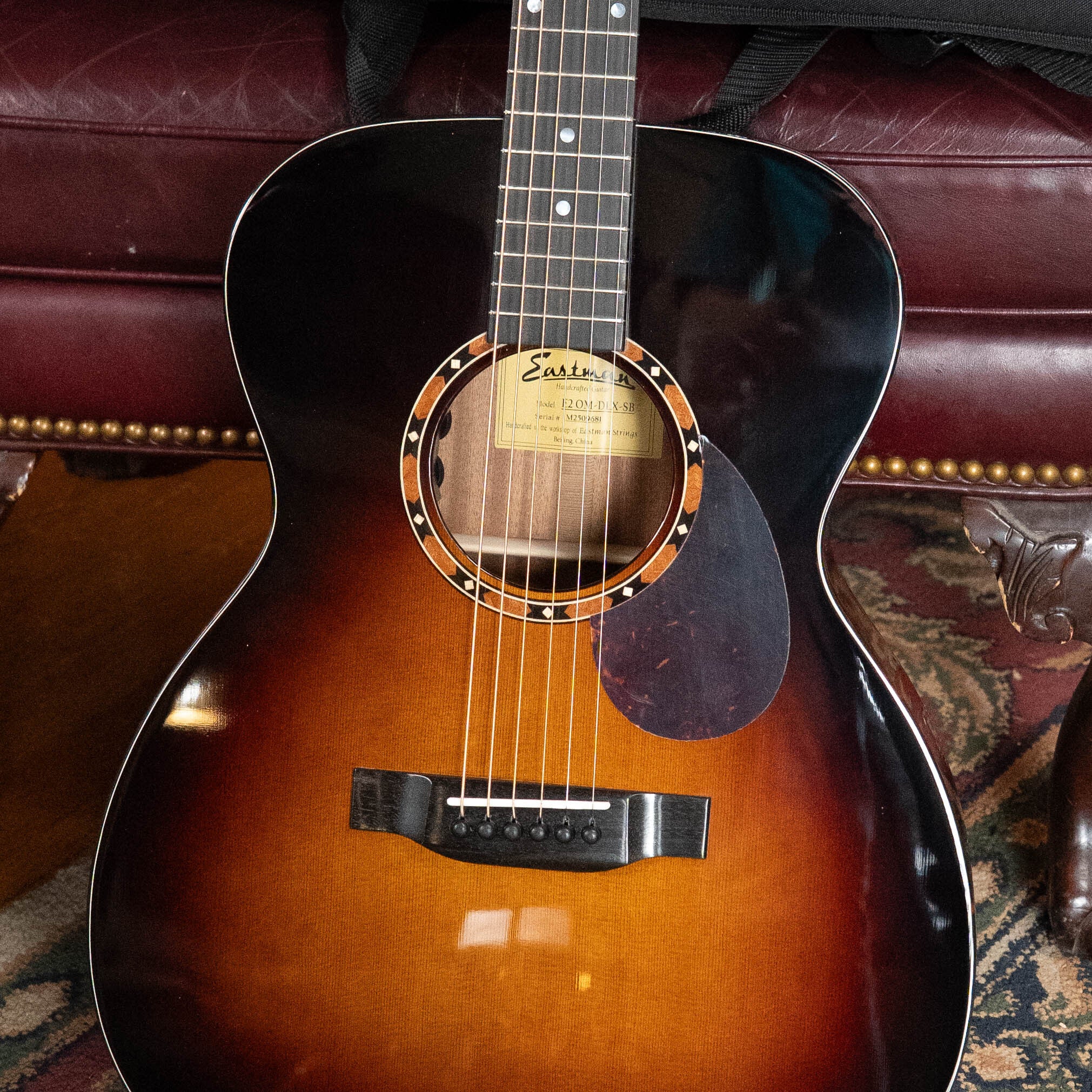 Eastman E2OM-DLX-SB Cedar/Sapele Sunburst Guitar w/Fishman Pickup #9681