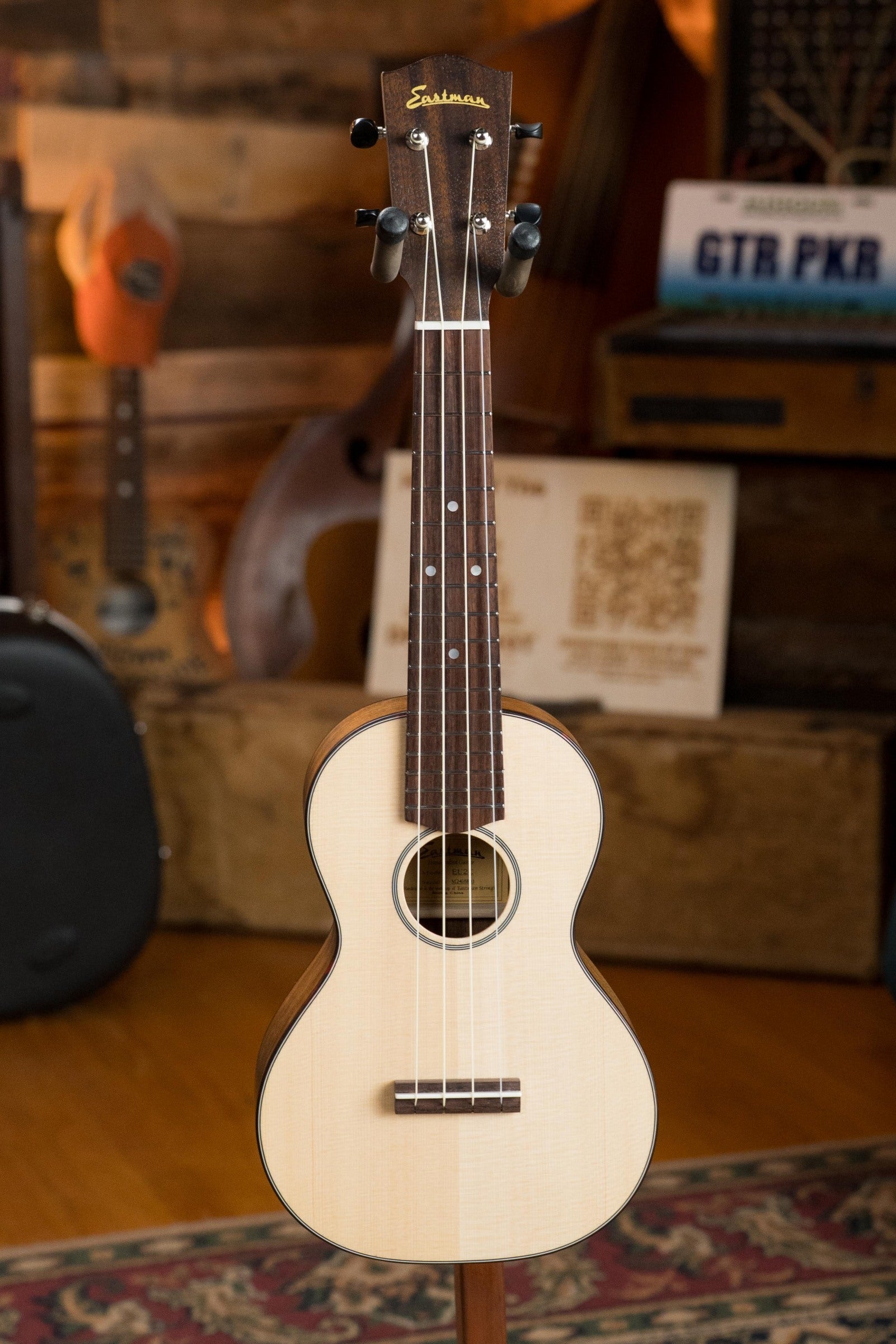 Eastman EU2-C Sitka/Ovangkol Concert Ukulele #6803