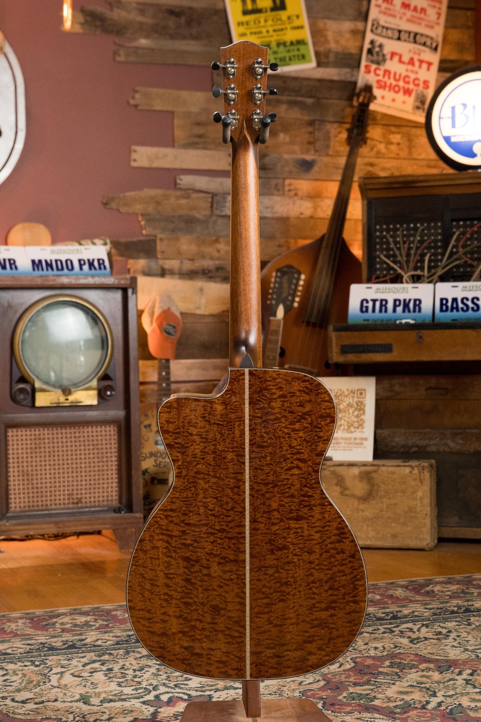 Eastman L-OMCE-QS Luthier Series Cutaway European Spruce/Quilted Sapele Orchestra Model Guitar w/LR Baggs Pickup #2812