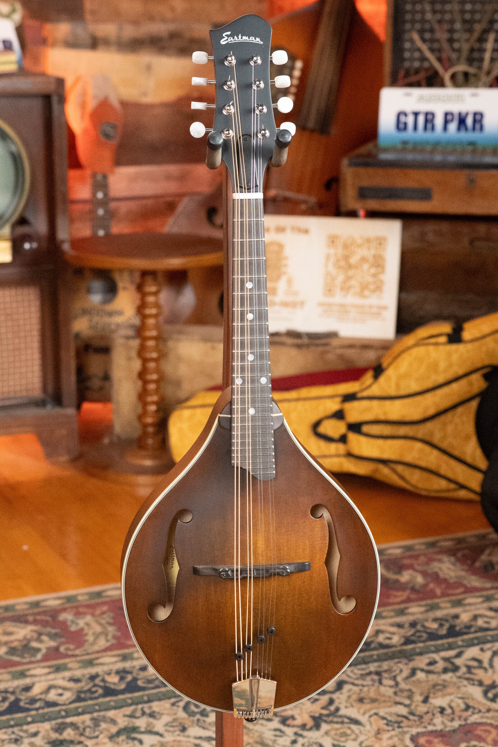EASTMAN MD-305 フラットマンドリン Eastman - MD305 A-Style Mandolin with Gigbag | Mass Street Music