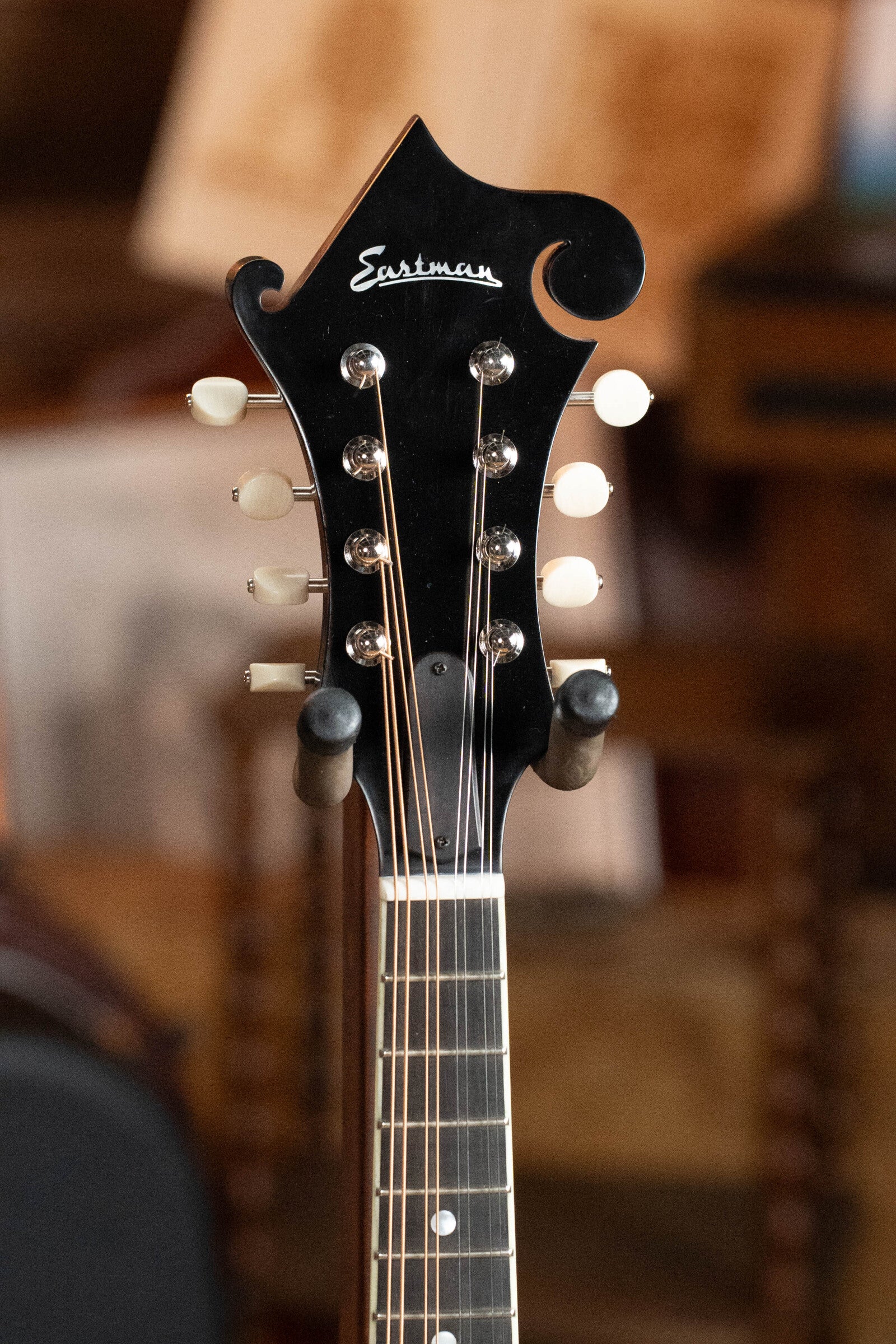 Eastman MD515/TV-WN-SB Spruce/Maple Wide Nut Sunburst F-Style Mandolin #4330