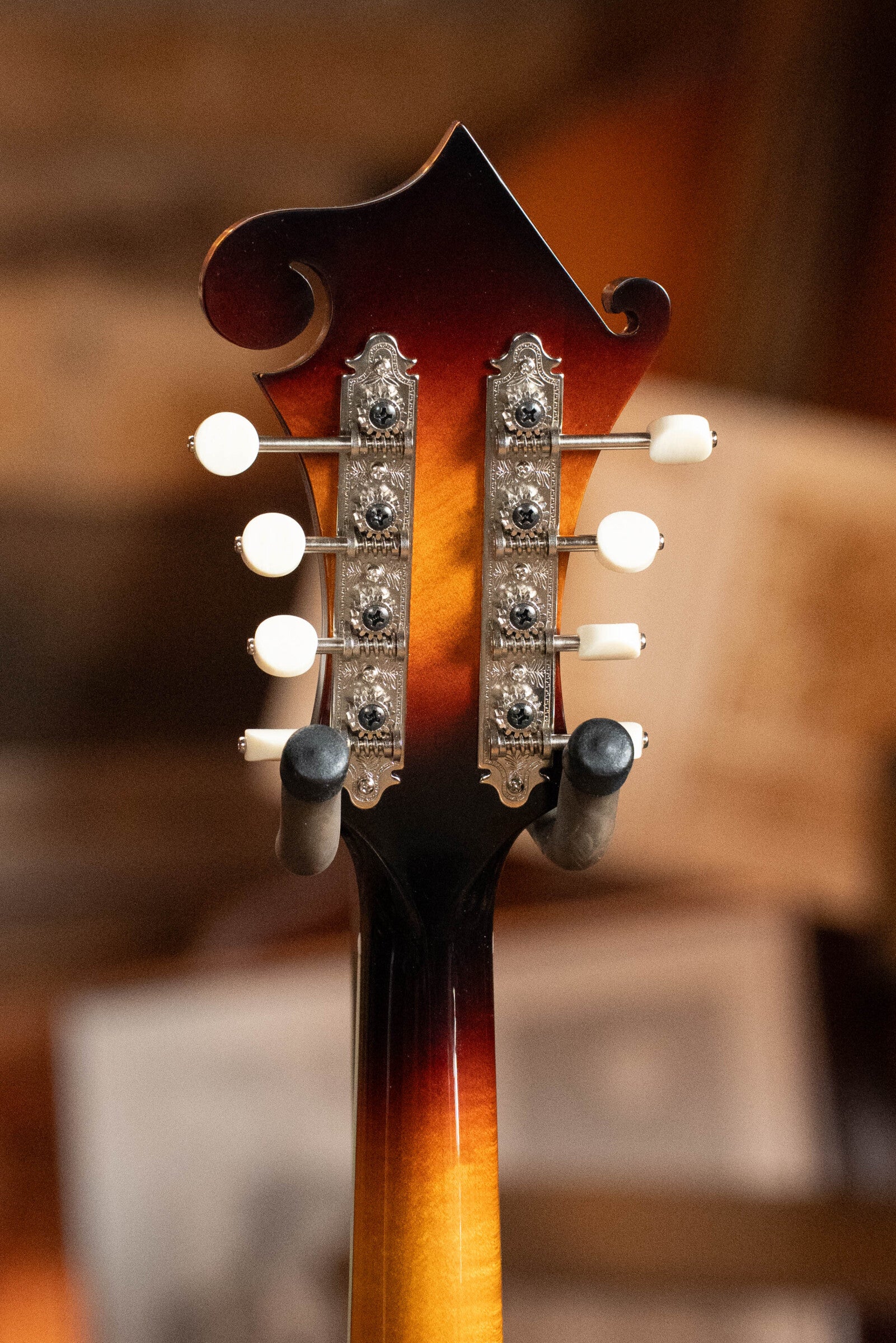 Eastman MD515/TV-WN-SB Spruce/Maple Wide Nut Sunburst F-Style Mandolin #4330