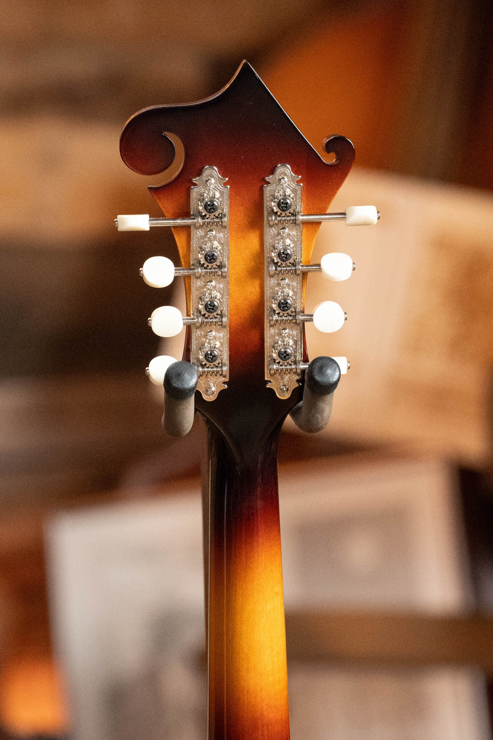 Eastman MD515/TV-WN-SB Spruce/Maple Wide Nut Sunburst F-Style Mandolin #4339