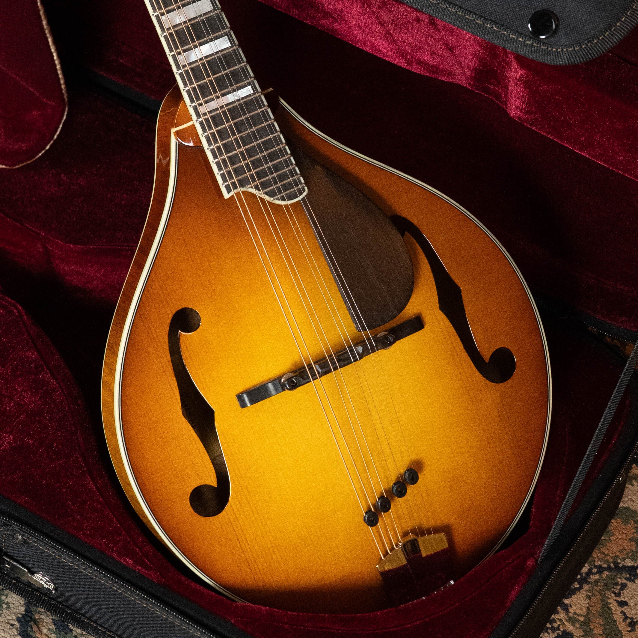 Eastman MD605-GB Hand-Carved A-Style Goldburst Mandolin w/K&K Pickup #2813
