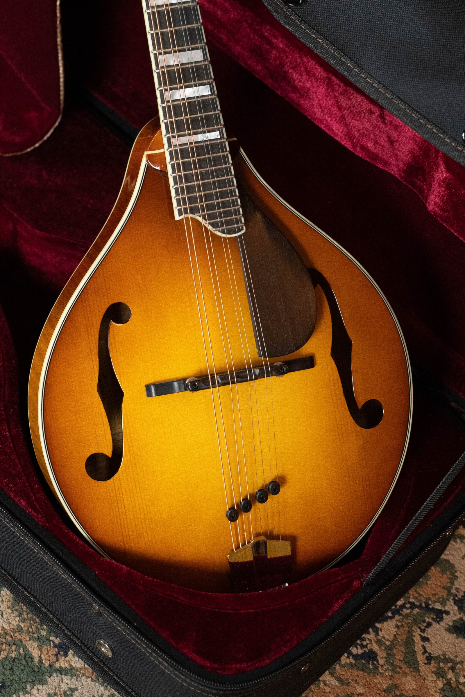 Eastman MD605-GB Hand-Carved A-Style Goldburst Mandolin w/K&K Pickup #2813