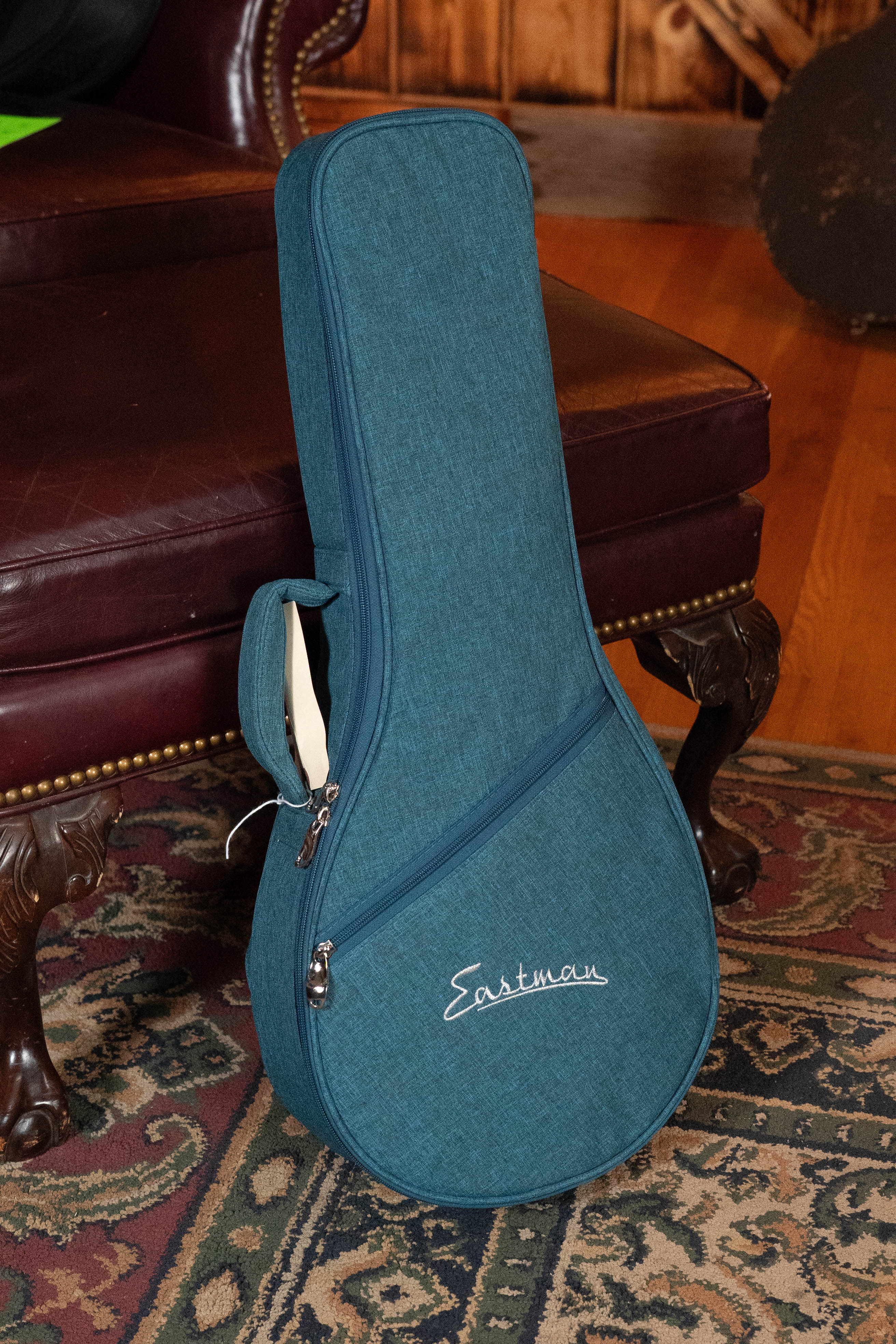Eastman PCH-M104-GB Solid Spruce/Laminated Mahogany Goldburst Flattop A-Style Mandolin #1875