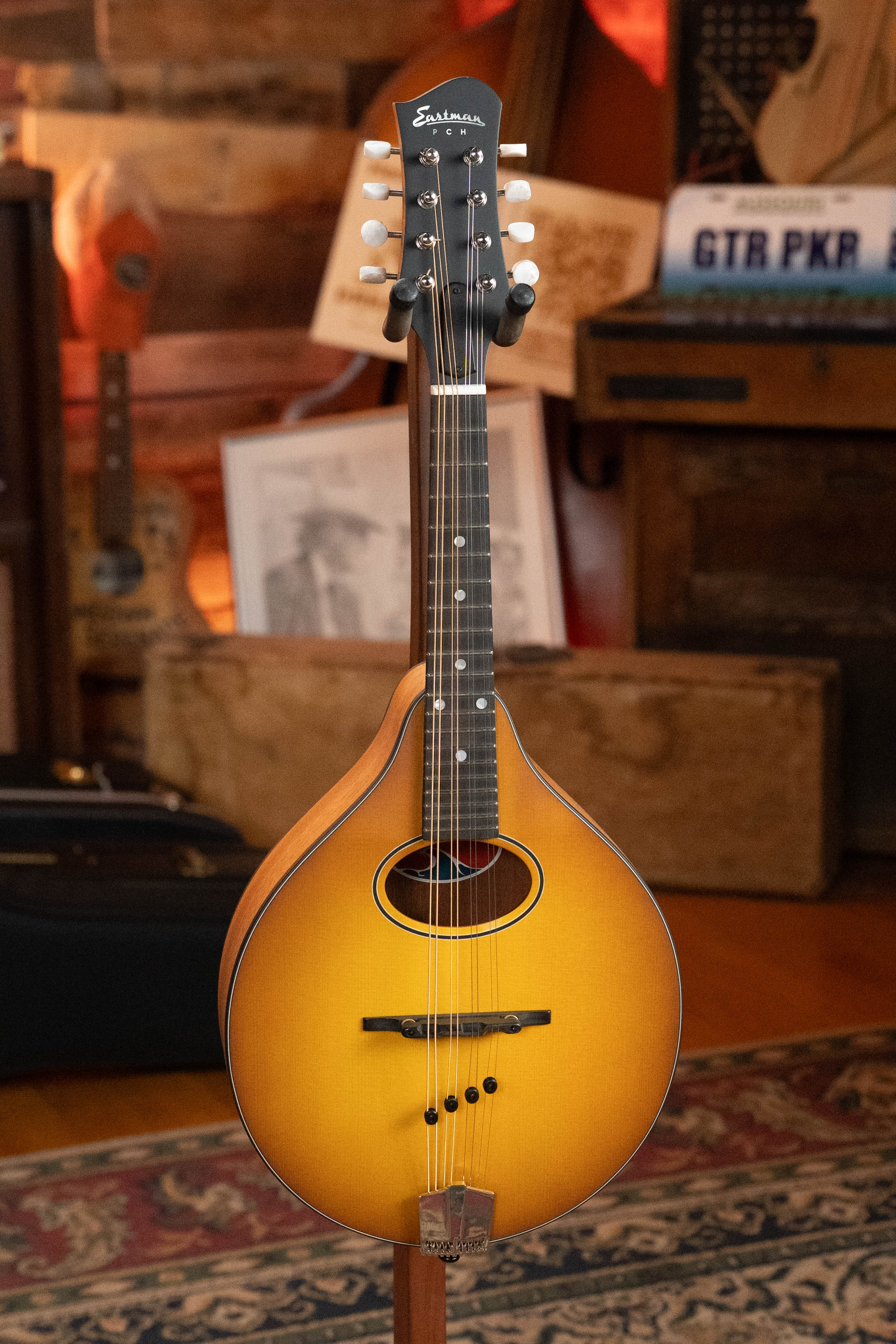 Eastman PCH-M104-GB Solid Spruce/Laminated Mahogany Goldburst Flattop A-Style Mandolin #1875