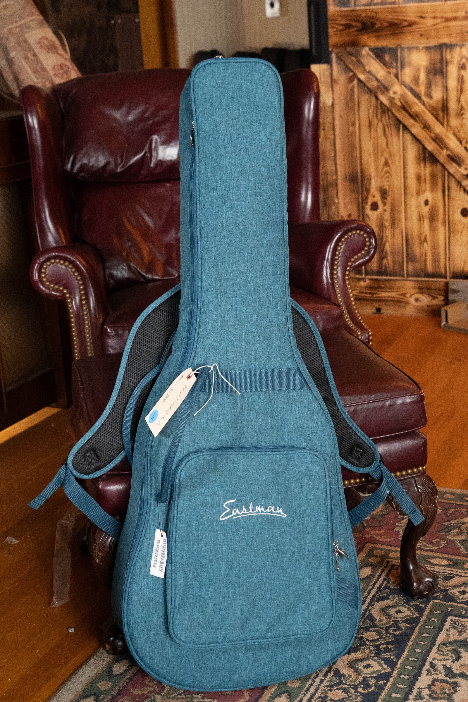 Eastman PCH1-GACE-CLA Sitka/Laminated Sapele Cutaway Grand Auditorium Classic Finish Guitar w/Electronics #2800