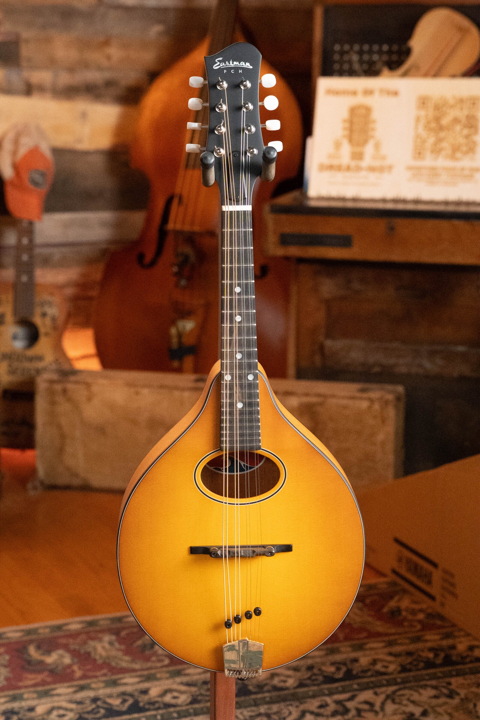 Eastman PCH-M104-GB Solid Spruce/Laminated Mahogany Goldburst Flattop A-Style Mandolin #1401